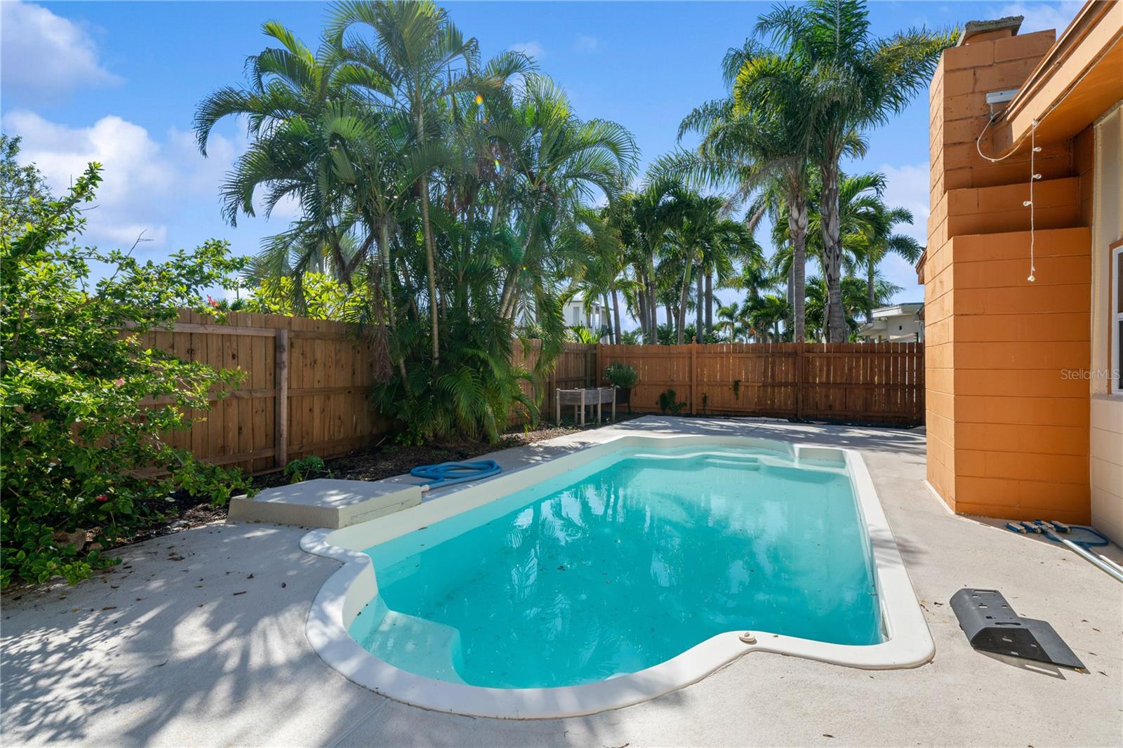 Image 7 of 81 For 6903 Shore Drive S