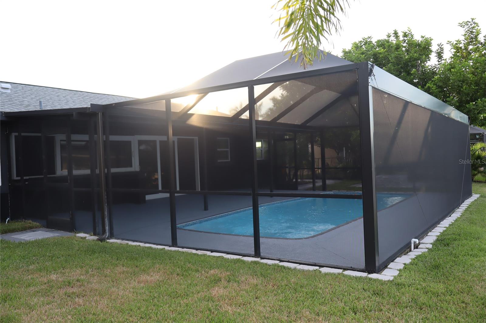 Listing photo id 60 for 1019 Spindle Palm Way