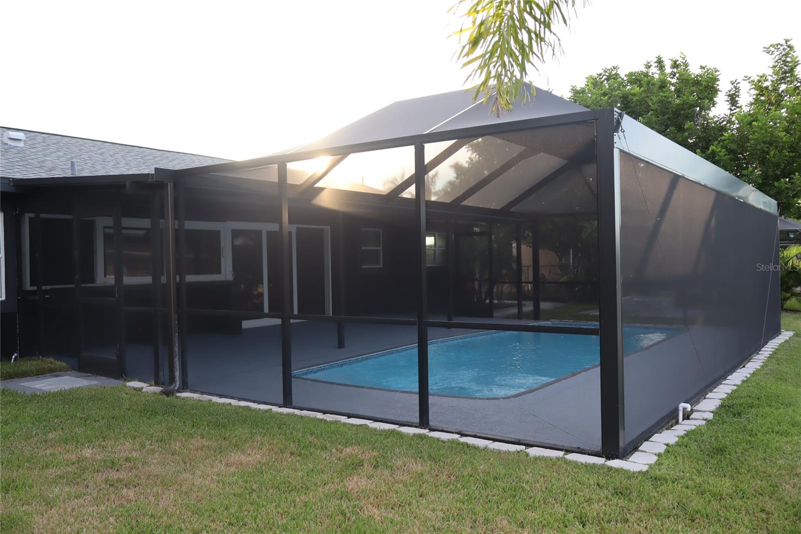 Listing photo id 61 for 1019 Spindle Palm Way