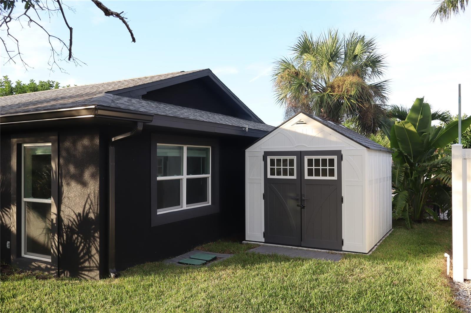 Listing photo id 62 for 1019 Spindle Palm Way