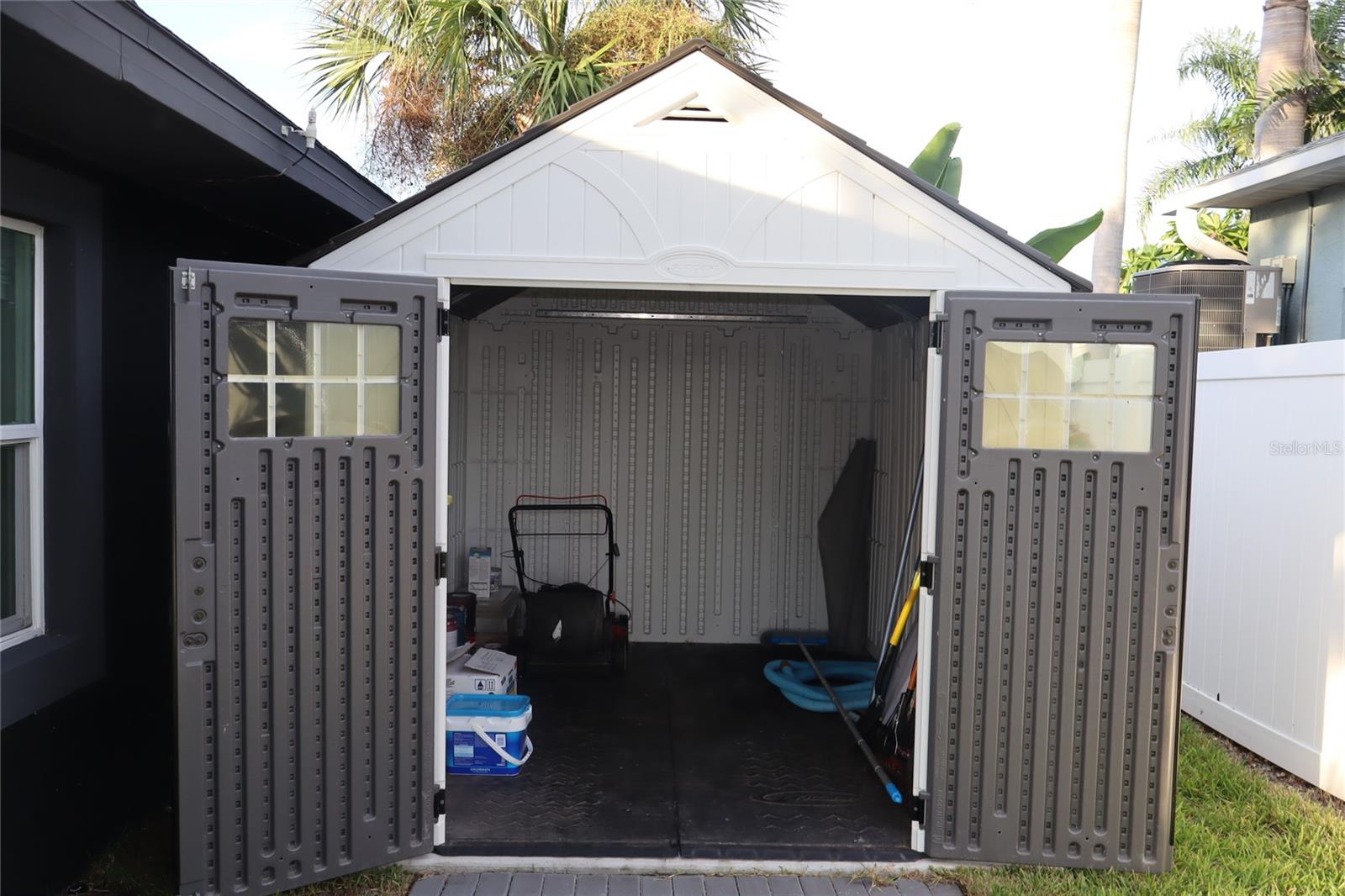 Listing photo id 63 for 1019 Spindle Palm Way