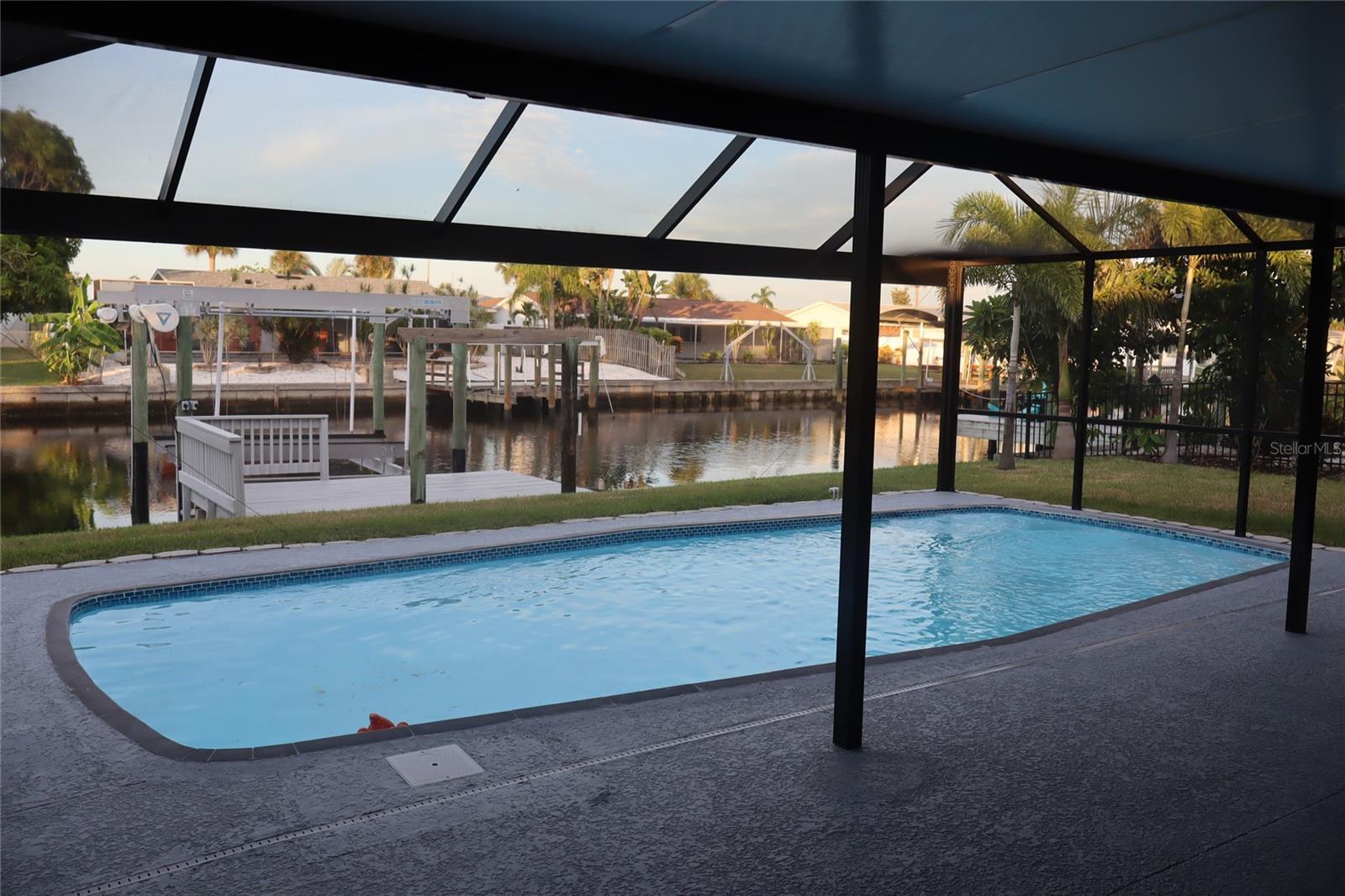 Listing photo id 72 for 1019 Spindle Palm Way