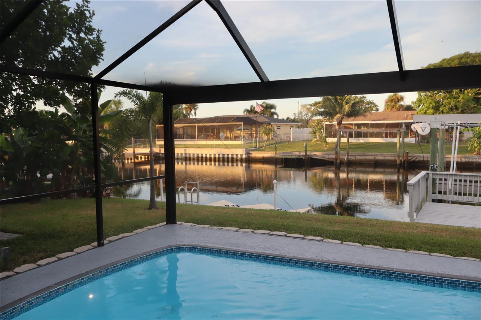 Listing photo id 73 for 1019 Spindle Palm Way