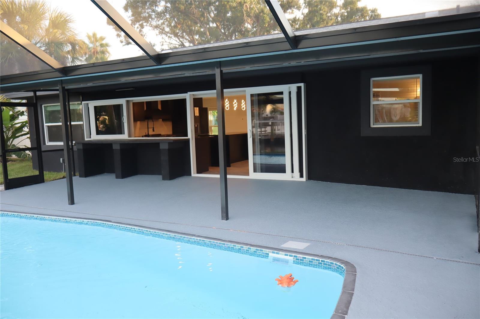 Listing photo id 74 for 1019 Spindle Palm Way
