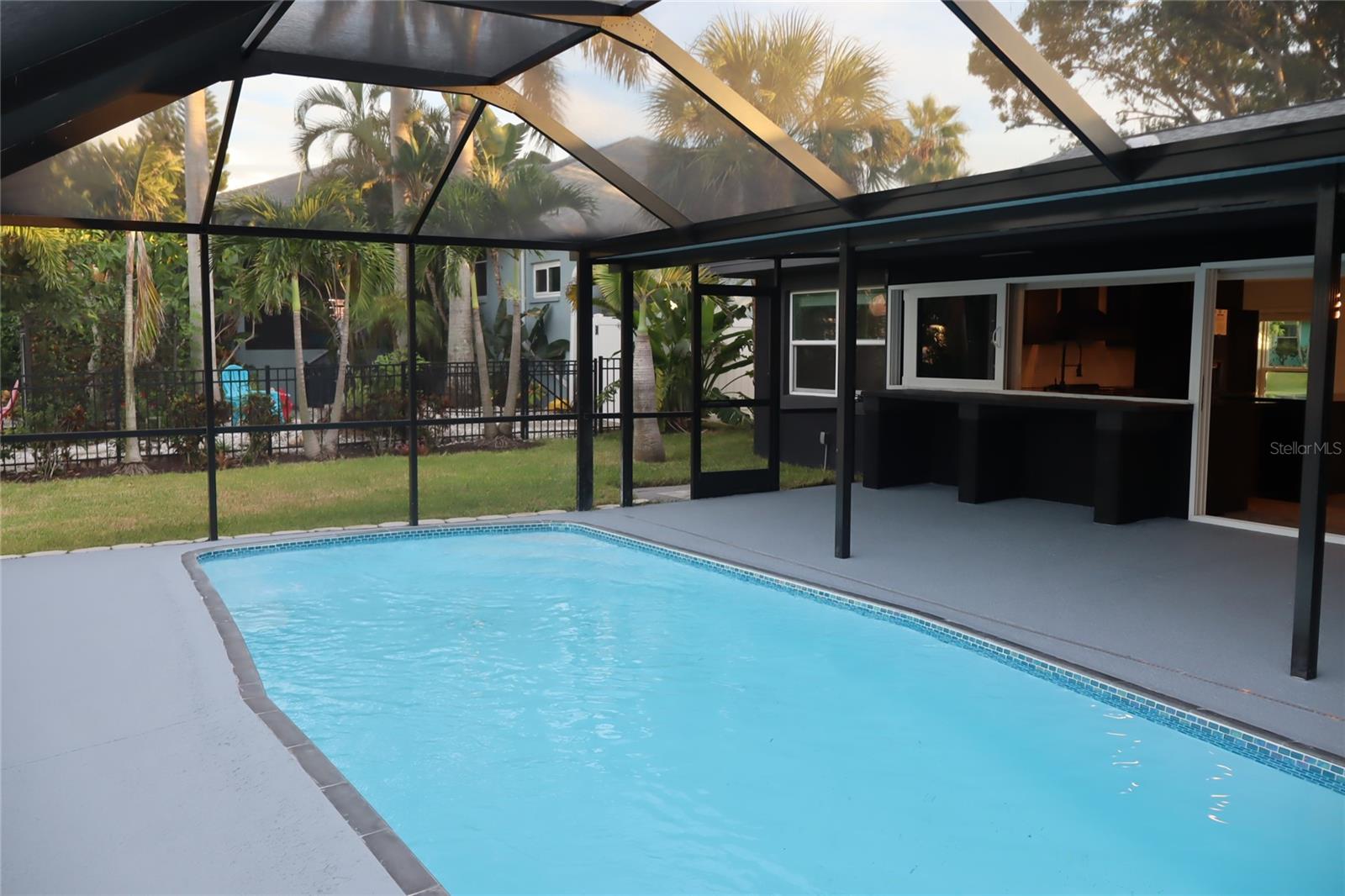 Listing photo id 75 for 1019 Spindle Palm Way