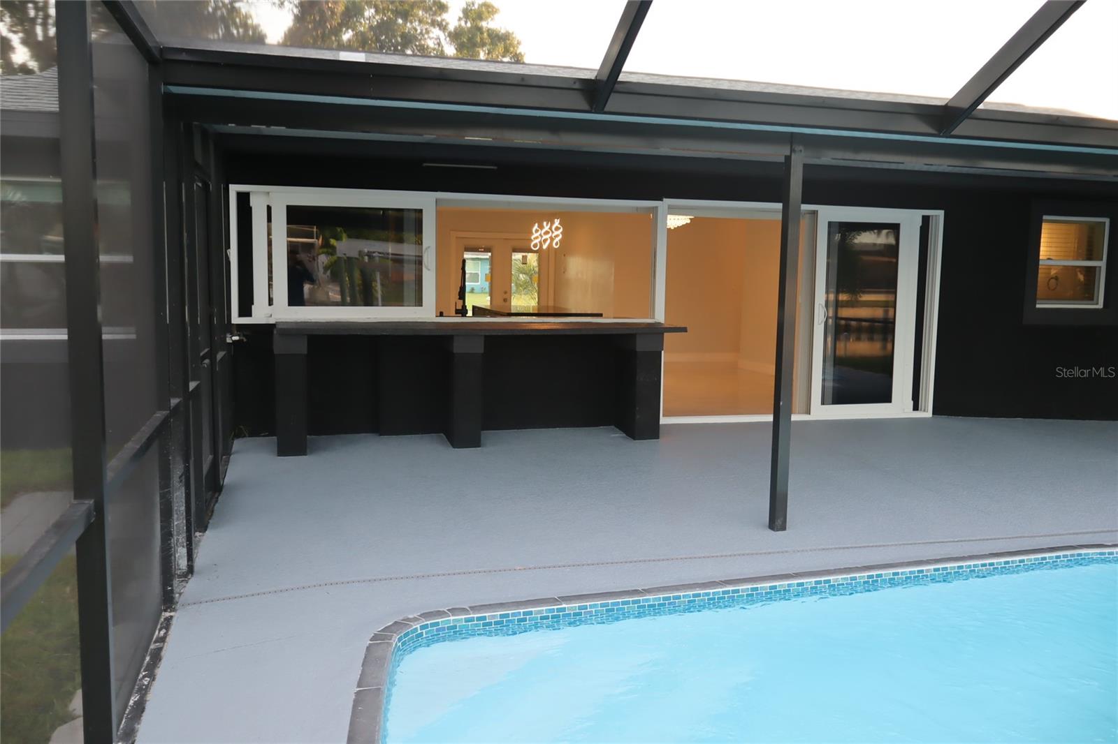 Listing photo id 79 for 1019 Spindle Palm Way