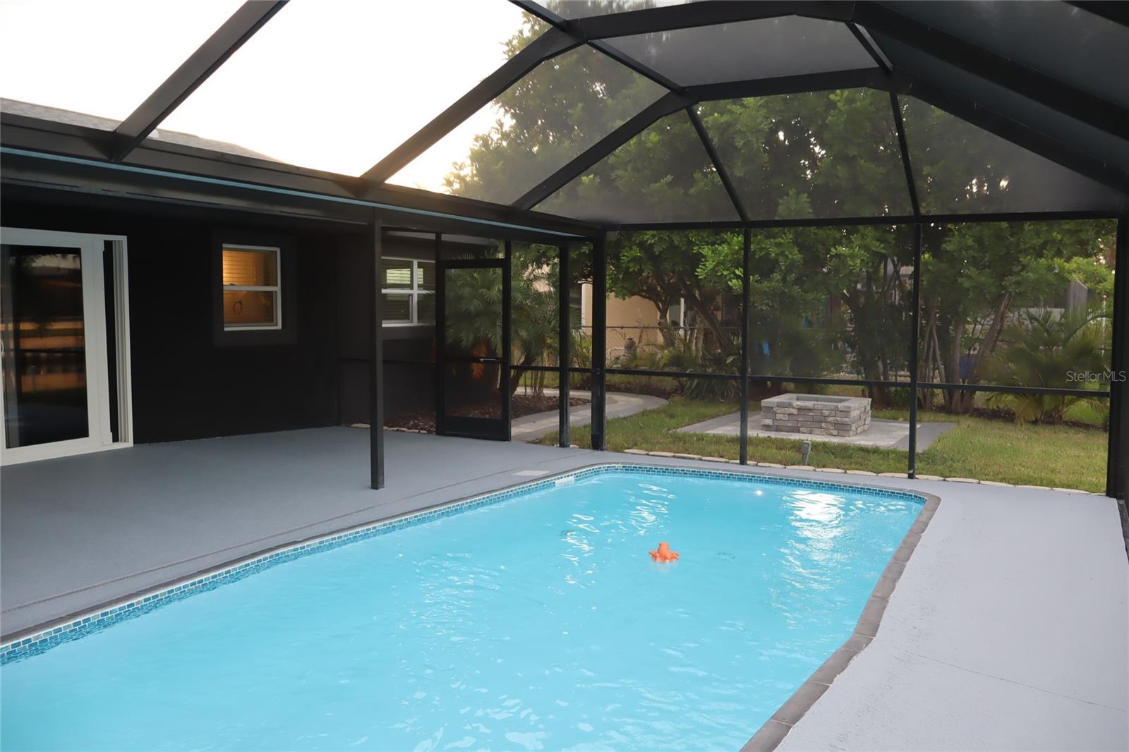 Listing photo id 80 for 1019 Spindle Palm Way