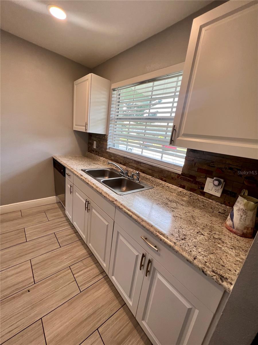 Image 2 of 22 For 1433 Belcher Road C4
