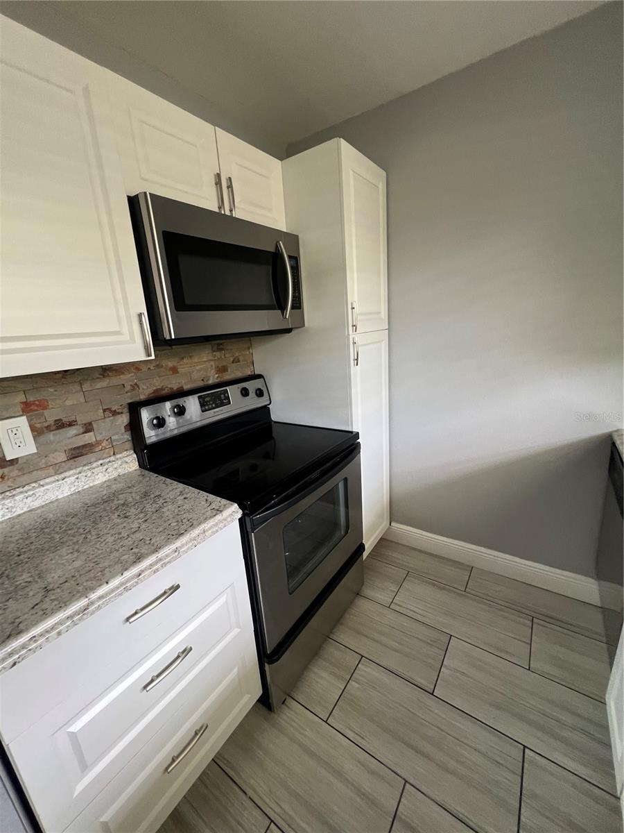 Image 7 of 22 For 1433 Belcher Road C4