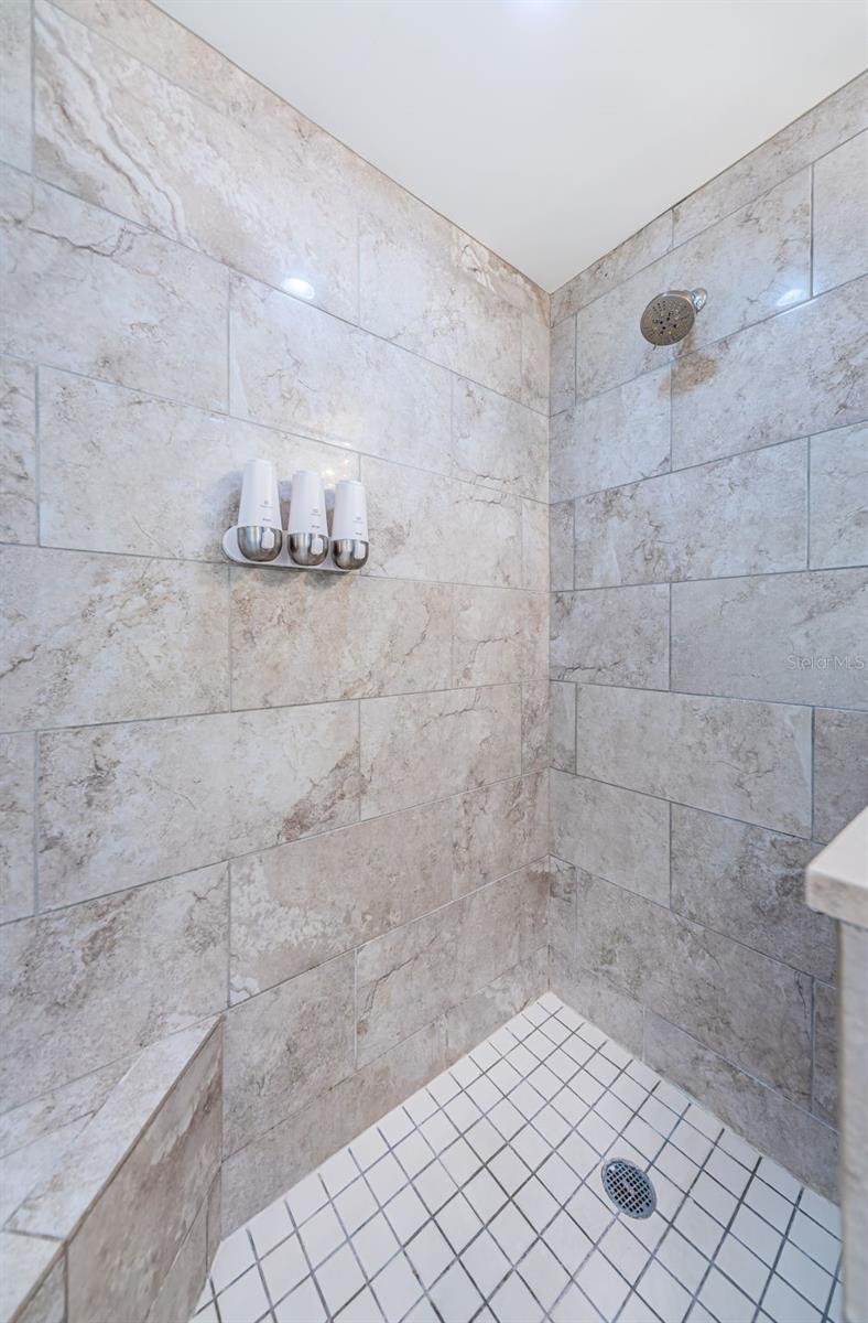 Image 26 of 47 For 1325 Snell Isle Boulevard Ne 611