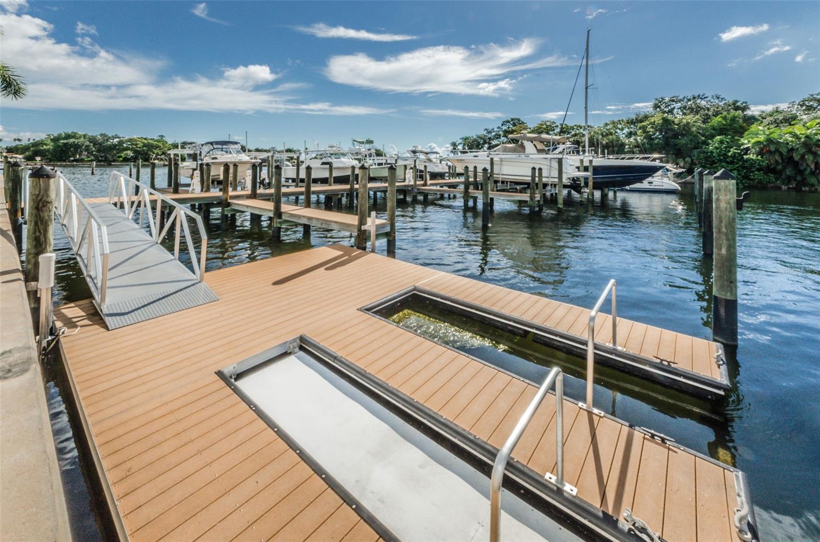 Image 35 of 47 For 1325 Snell Isle Boulevard Ne 611