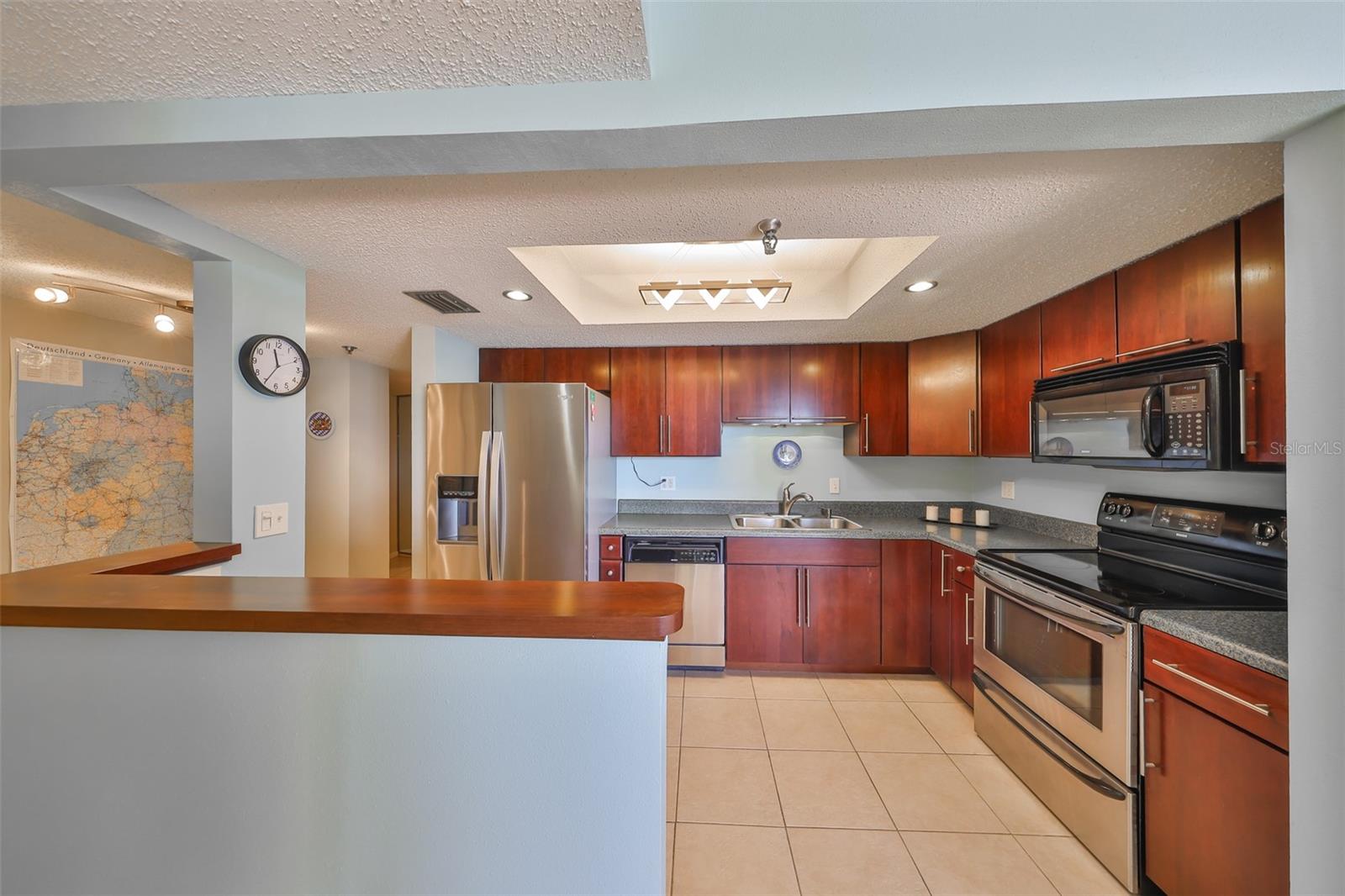 Image 17 of 33 For 7430 Sunshine Skyway Lane S 403