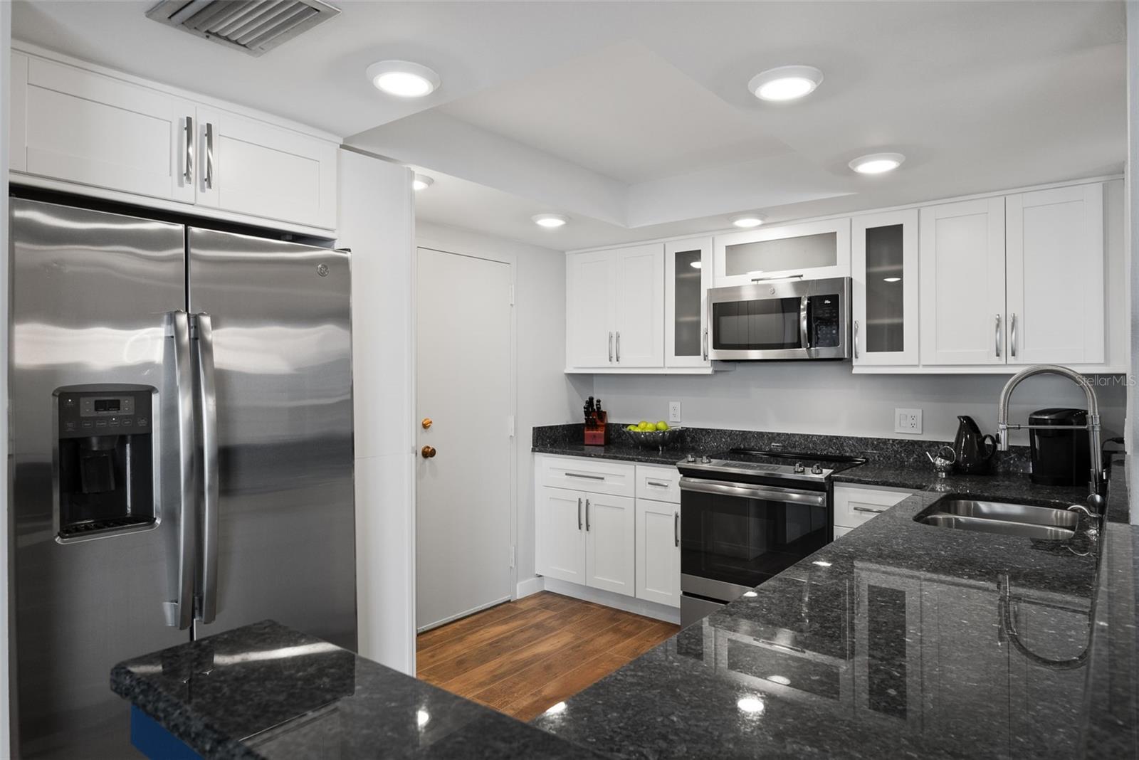Image 8 of 18 For 2611 Bayshore Boulevard 1002