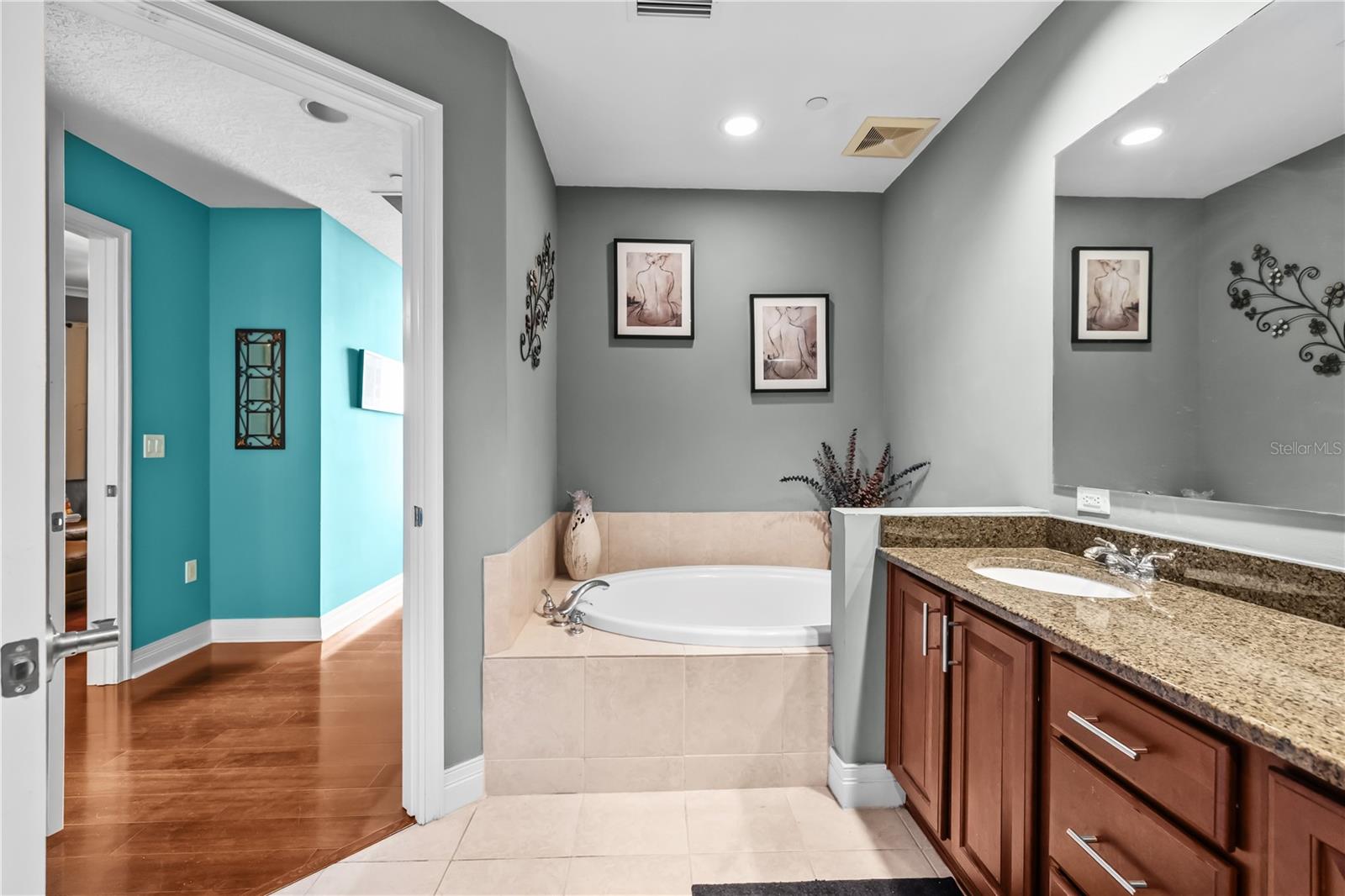 Image 24 of 46 For 449 12th Street 705