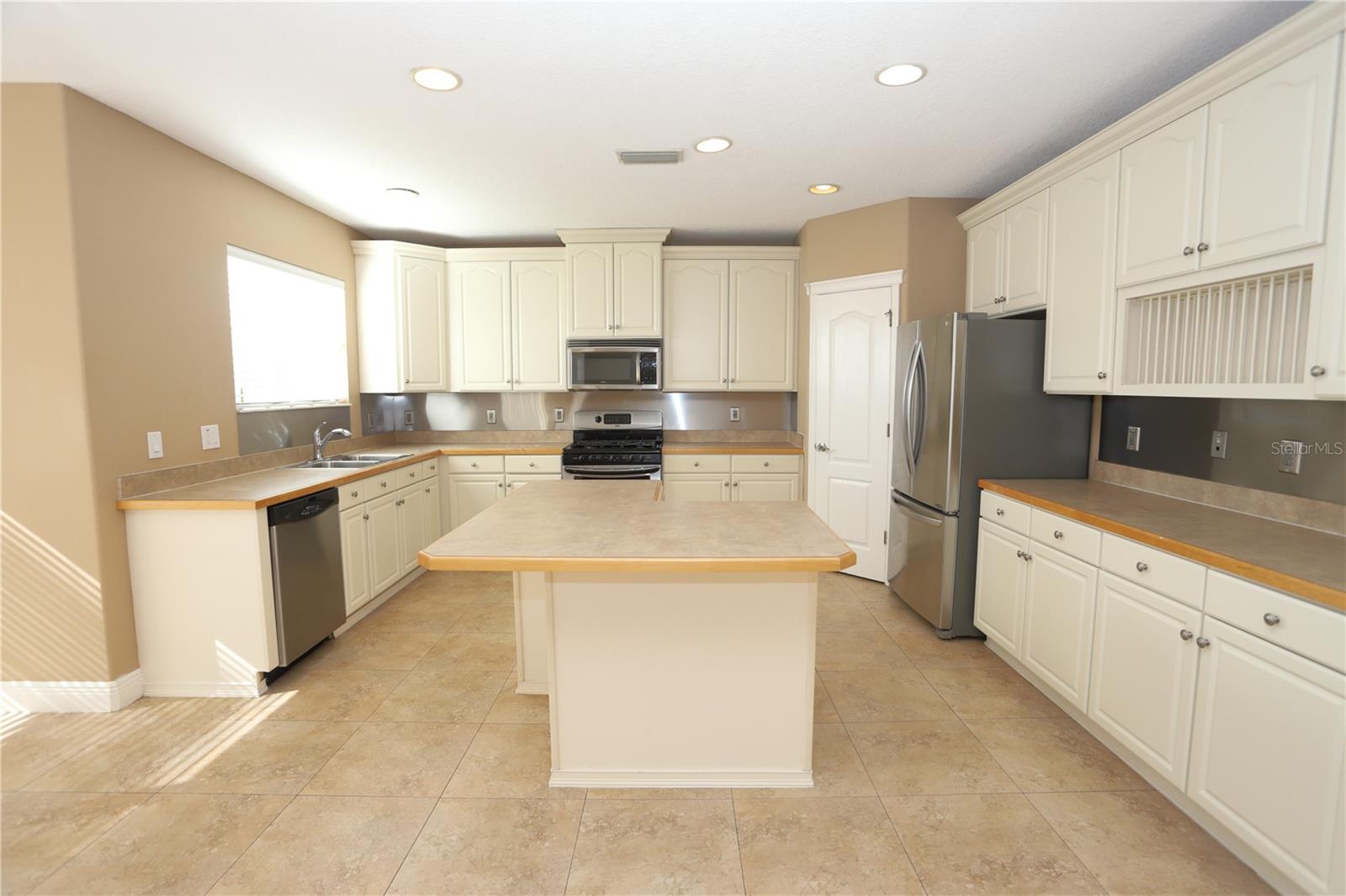 Image 9 of 26 For 16323 Bridgewalk Drive