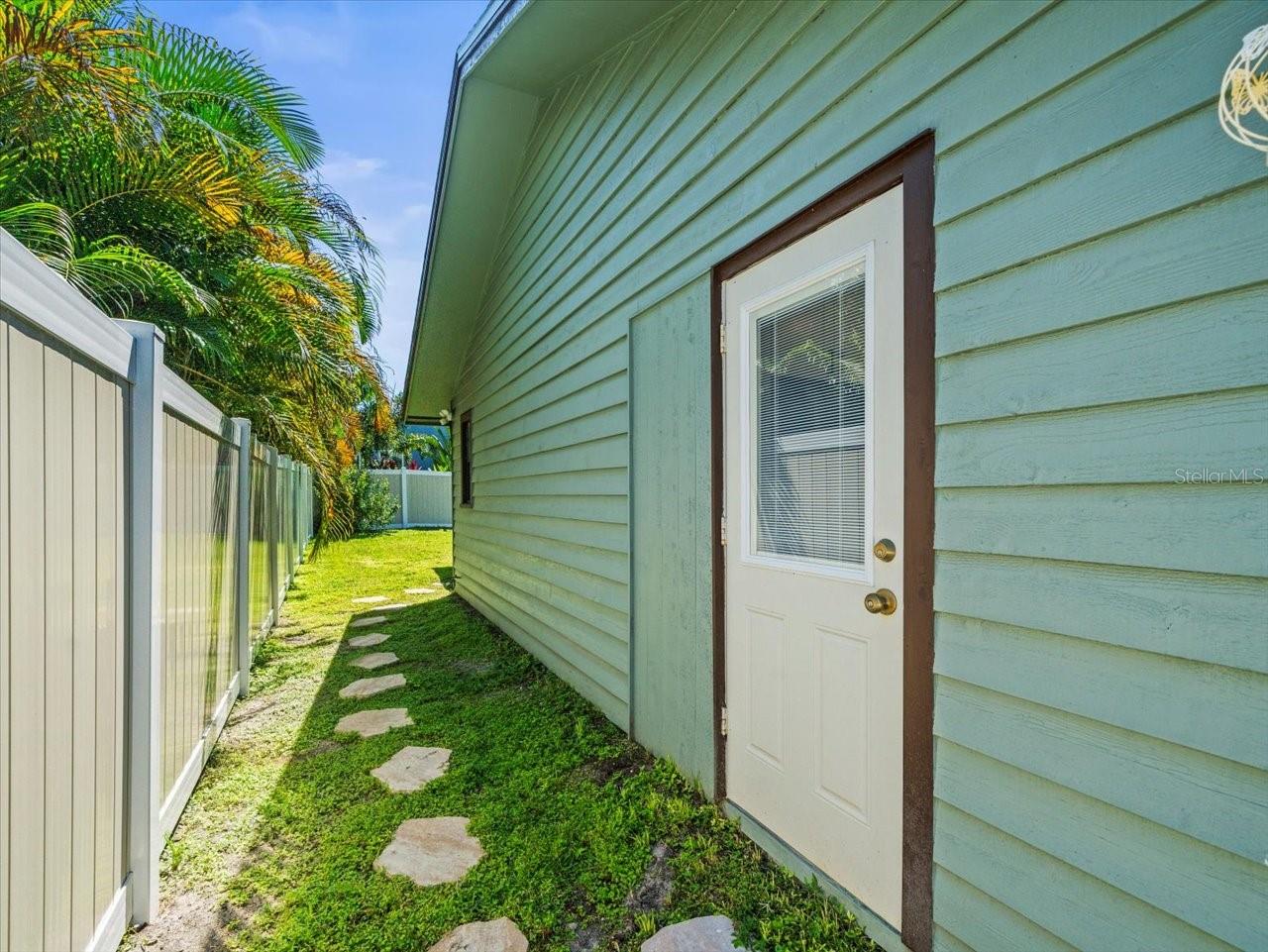 Image 26 of 30 For 1165 Falcon Drive