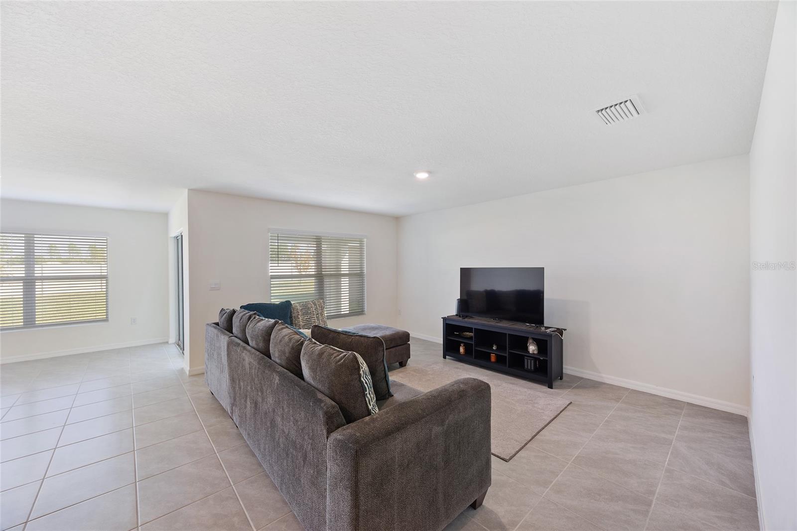 Listing photo id 3 for 11517 Timber Grove Lane