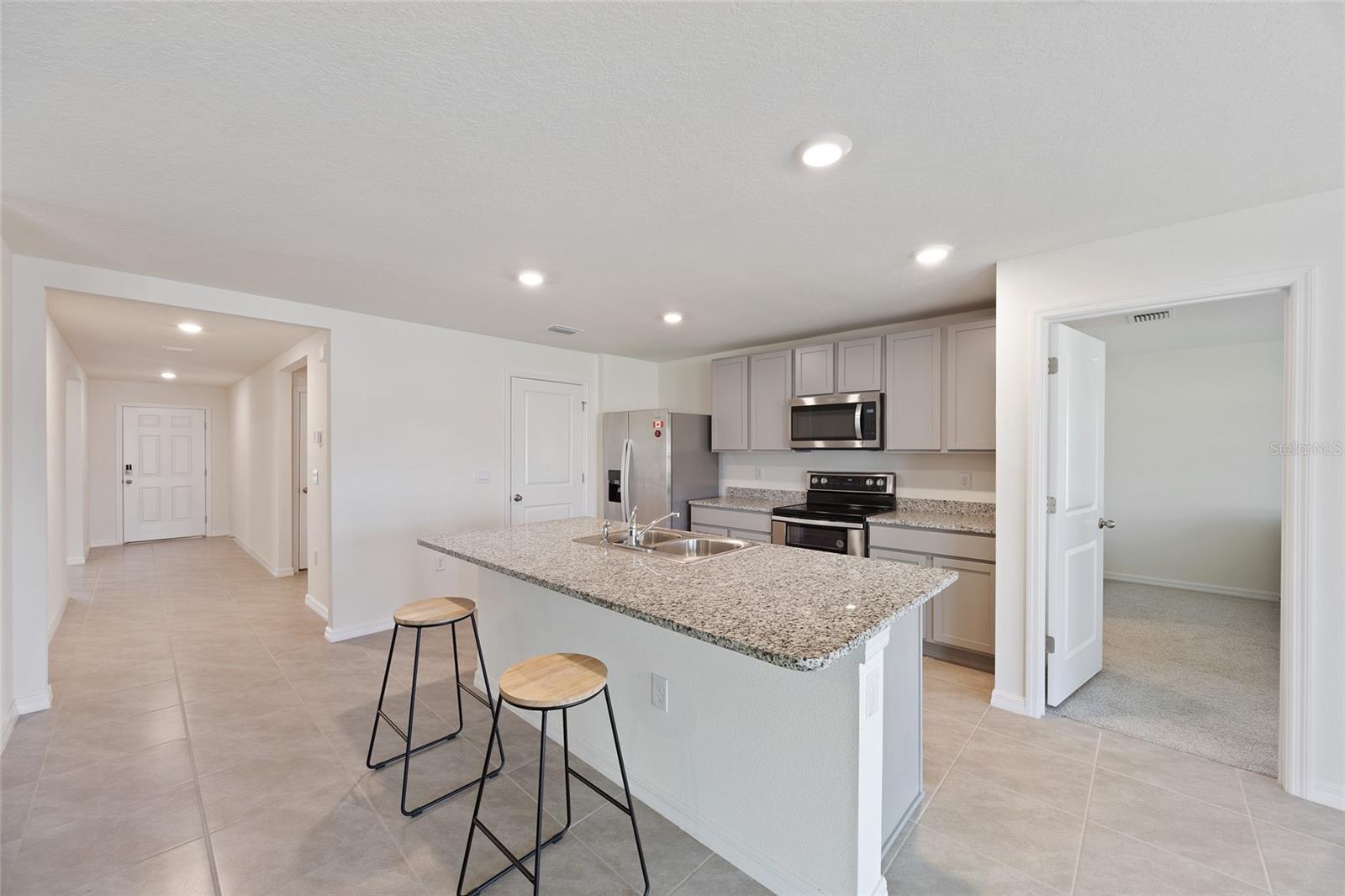 Listing photo id 7 for 11517 Timber Grove Lane