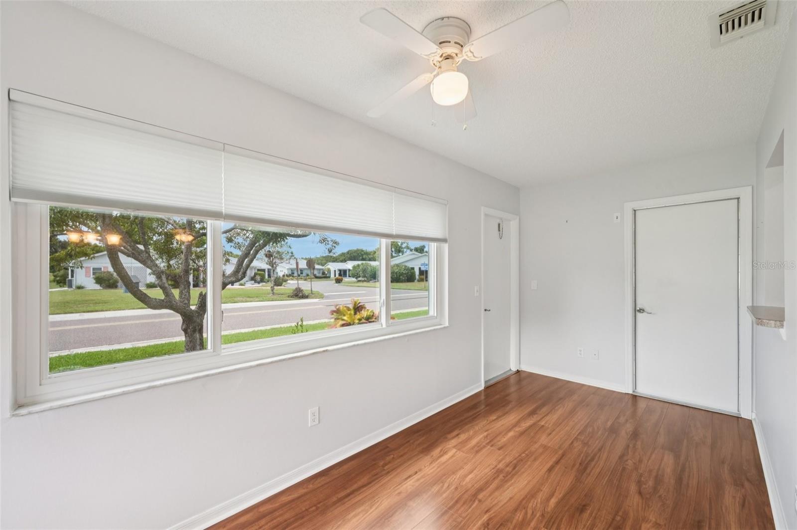 Image 10 of 57 For 214 Gloucester Boulevard