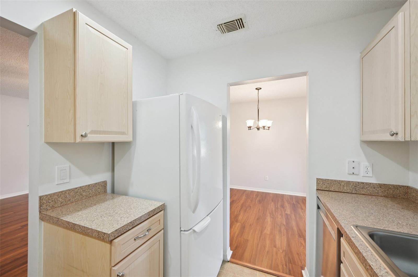 Image 12 of 57 For 214 Gloucester Boulevard