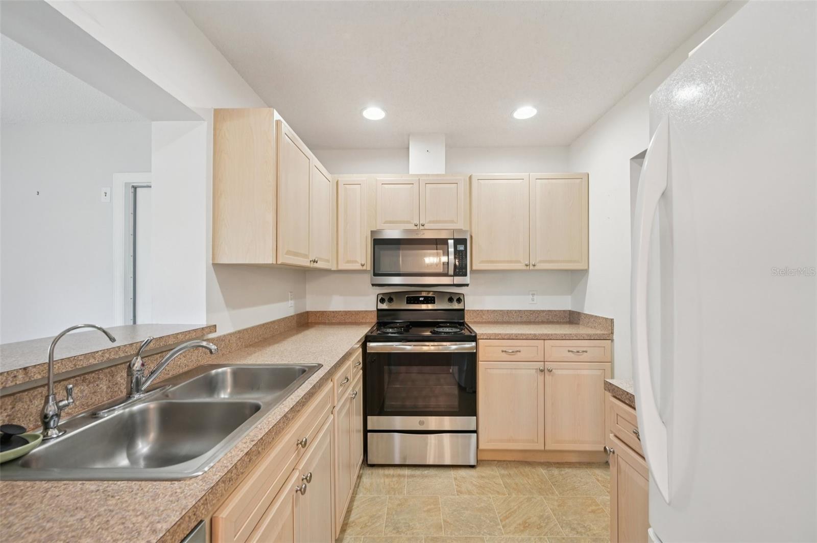 Image 13 of 57 For 214 Gloucester Boulevard
