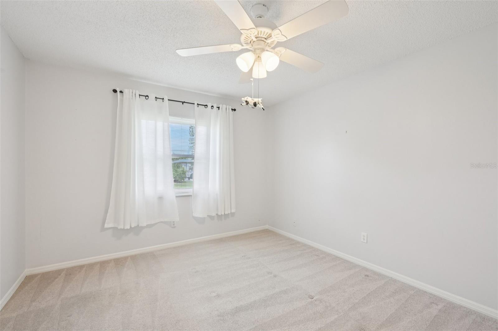 Image 14 of 57 For 214 Gloucester Boulevard