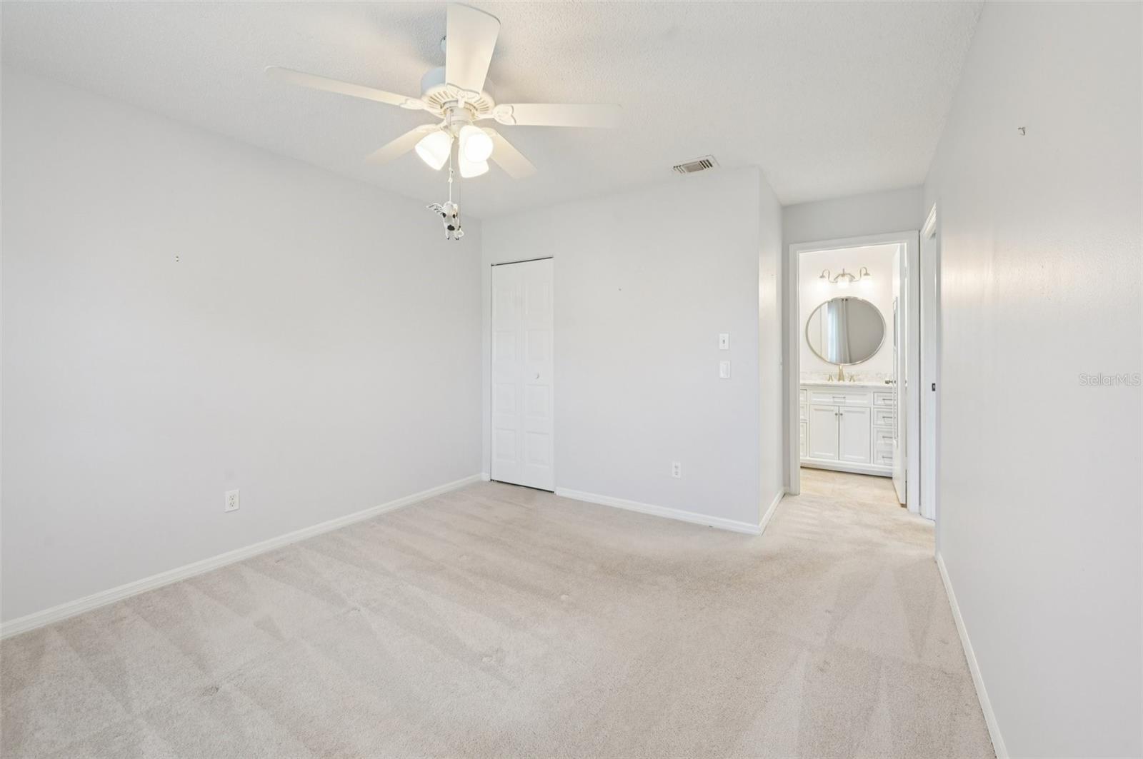 Image 16 of 57 For 214 Gloucester Boulevard