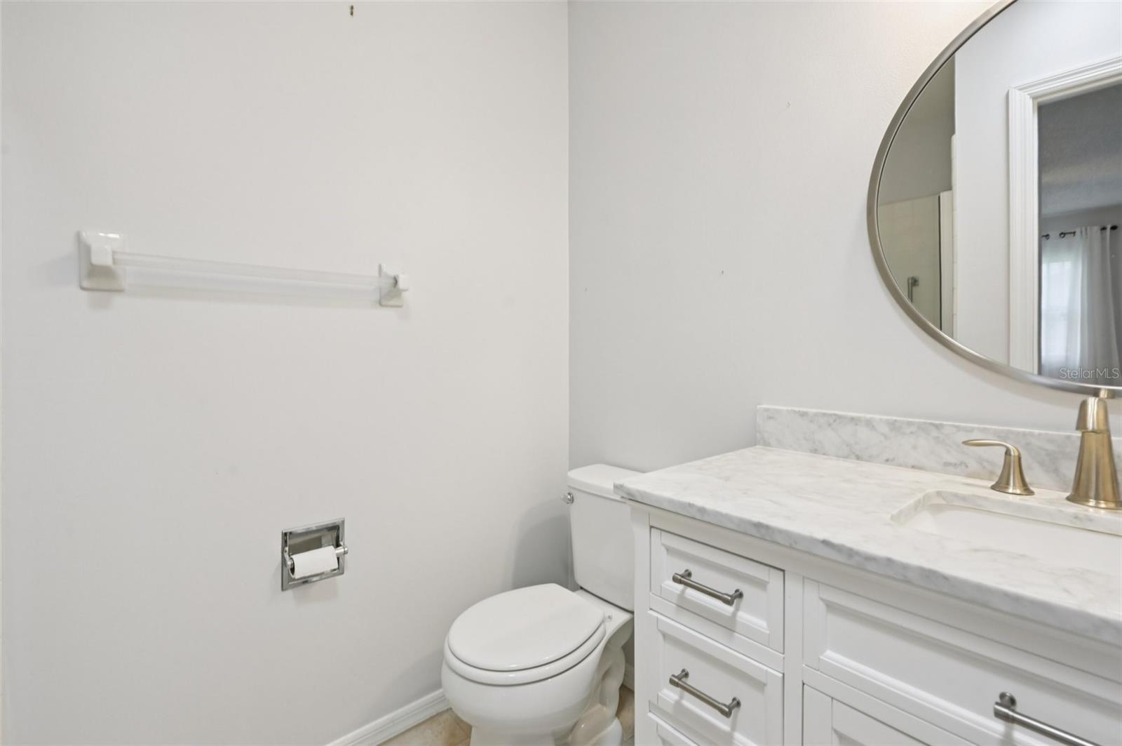 Image 17 of 57 For 214 Gloucester Boulevard