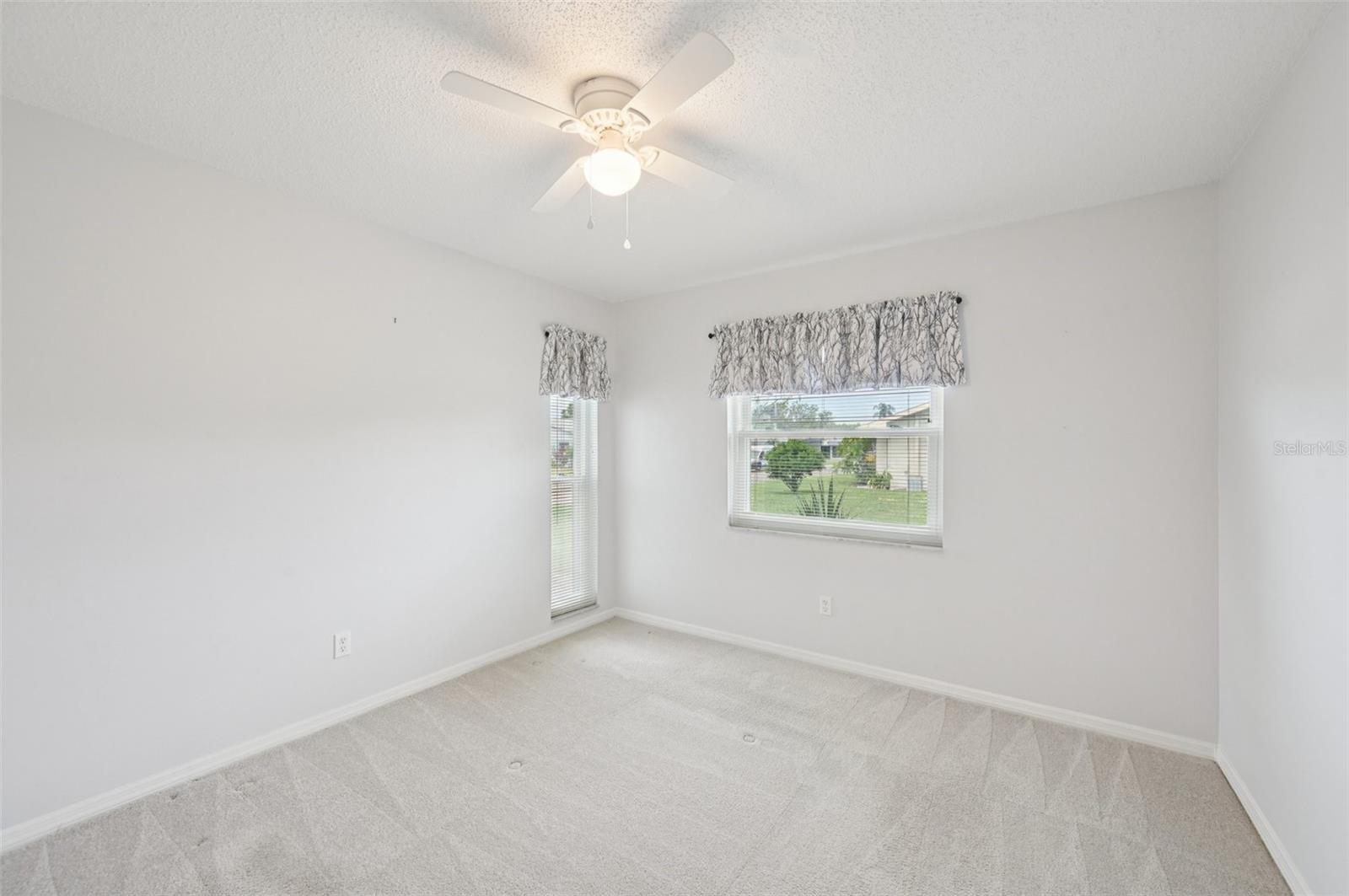 Image 19 of 57 For 214 Gloucester Boulevard