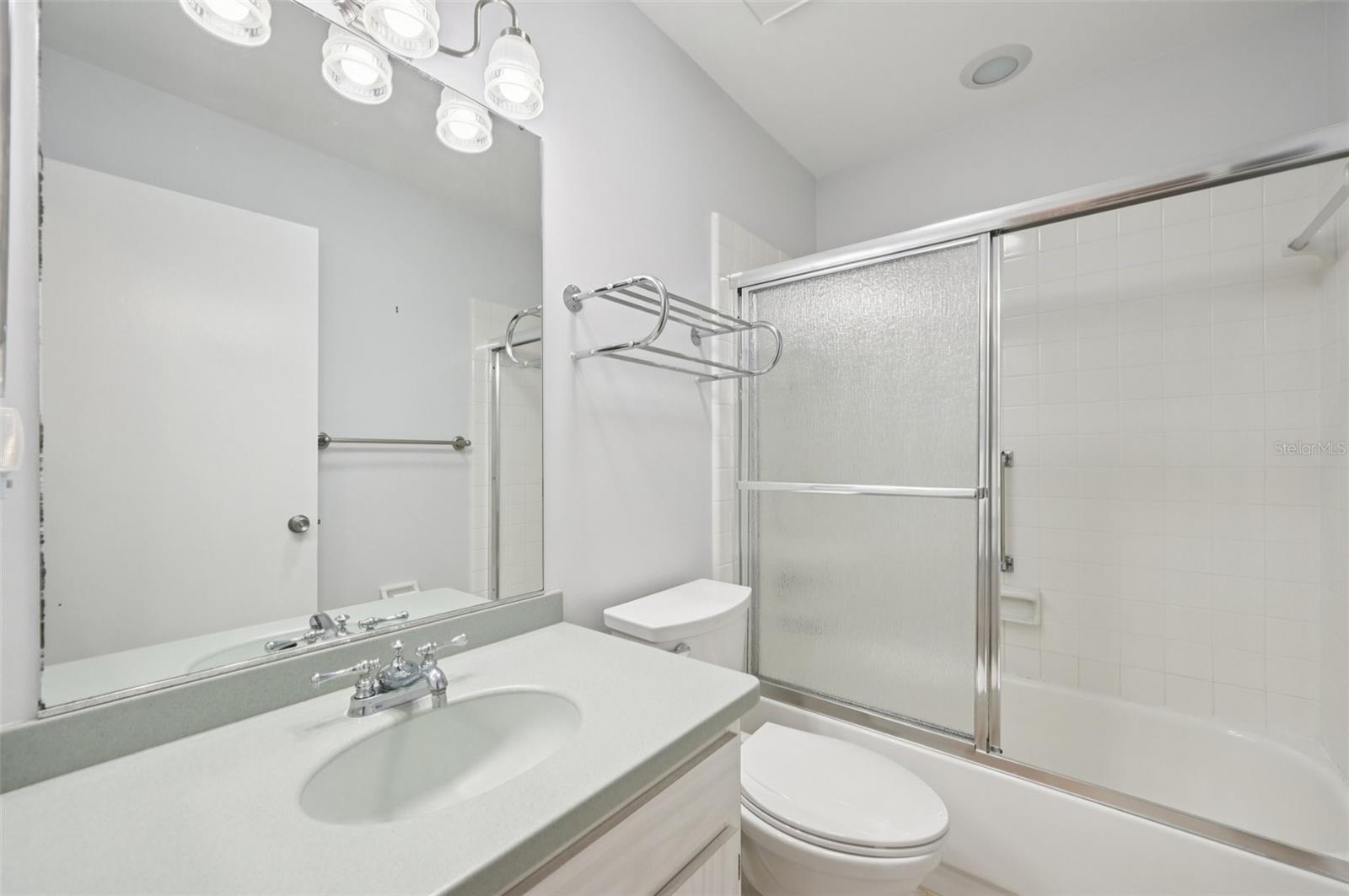 Image 22 of 57 For 214 Gloucester Boulevard