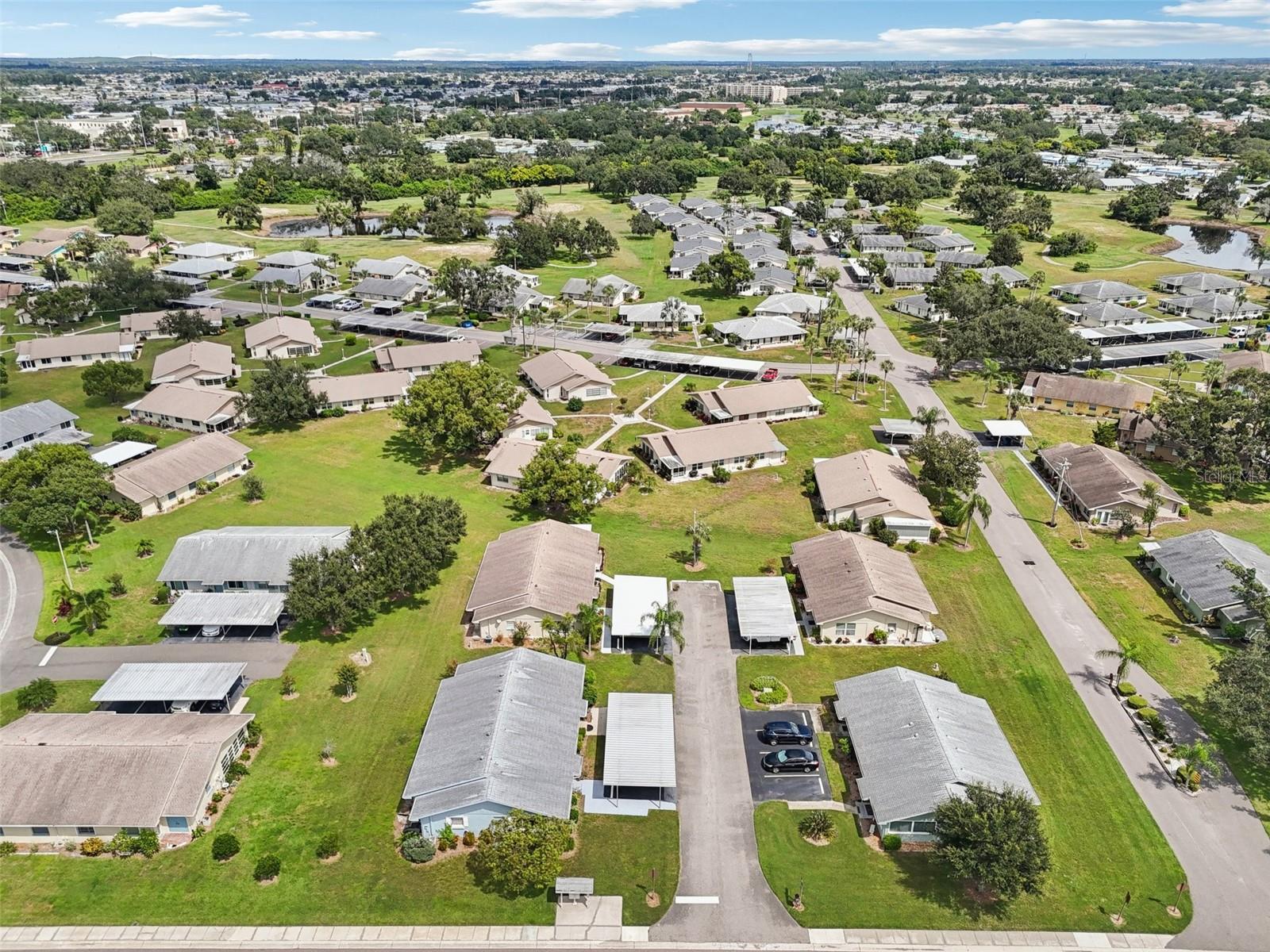 Image 29 of 57 For 214 Gloucester Boulevard