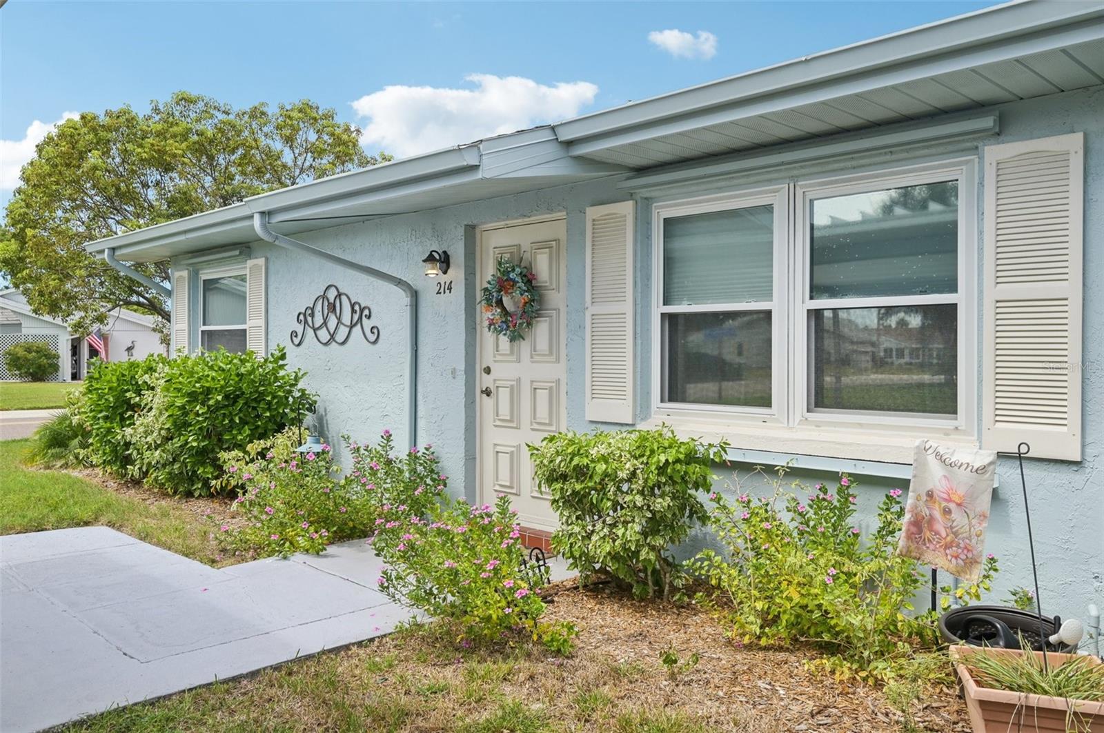 Image 3 of 57 For 214 Gloucester Boulevard