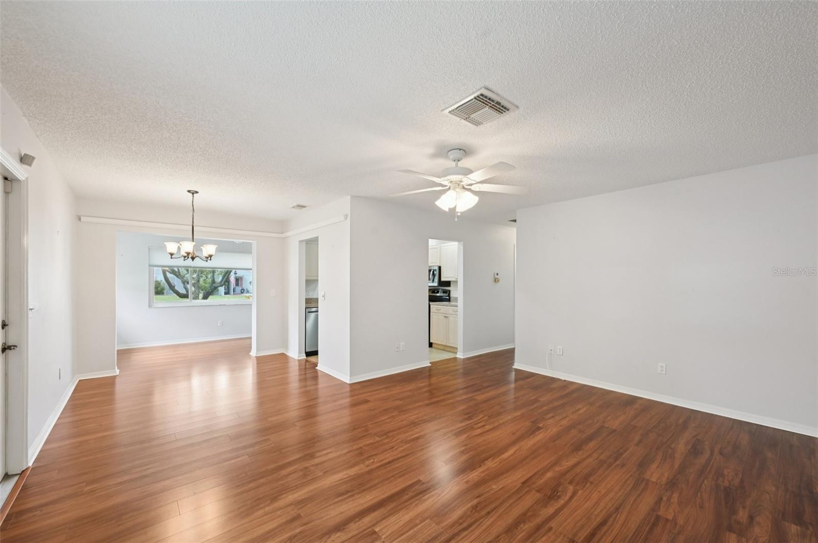 Image 4 of 57 For 214 Gloucester Boulevard