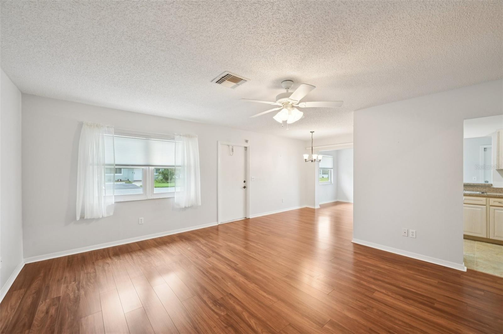Image 5 of 57 For 214 Gloucester Boulevard