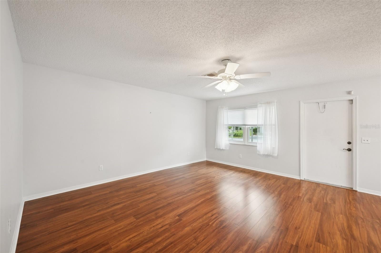 Image 6 of 57 For 214 Gloucester Boulevard
