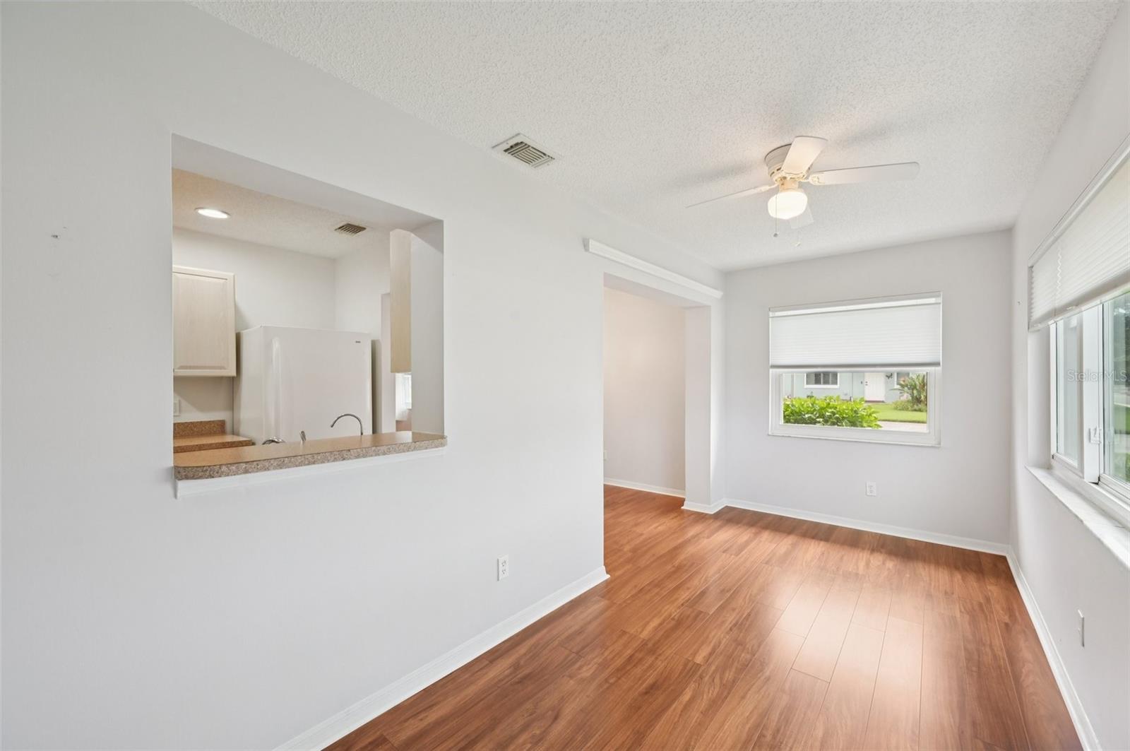 Image 7 of 57 For 214 Gloucester Boulevard