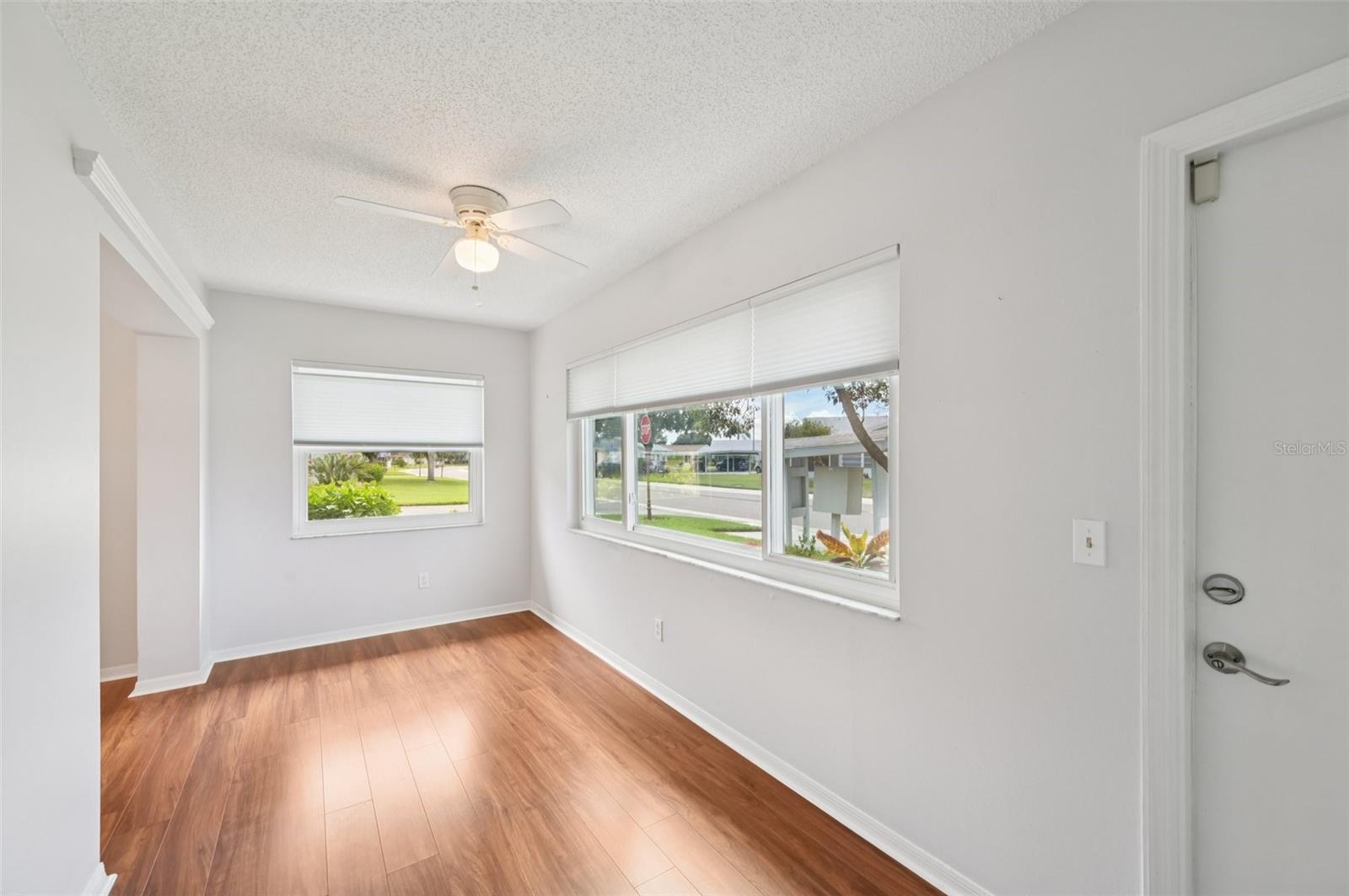Image 8 of 57 For 214 Gloucester Boulevard