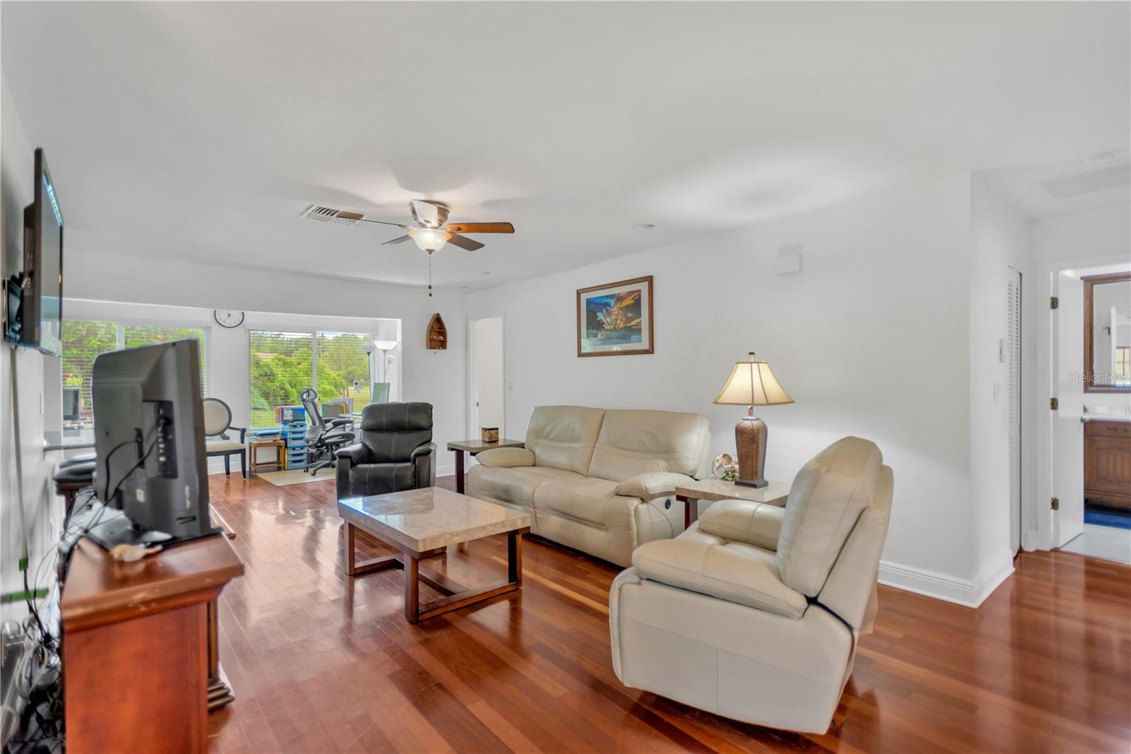 Image 13 of 26 For 1090 Seville Drive 29