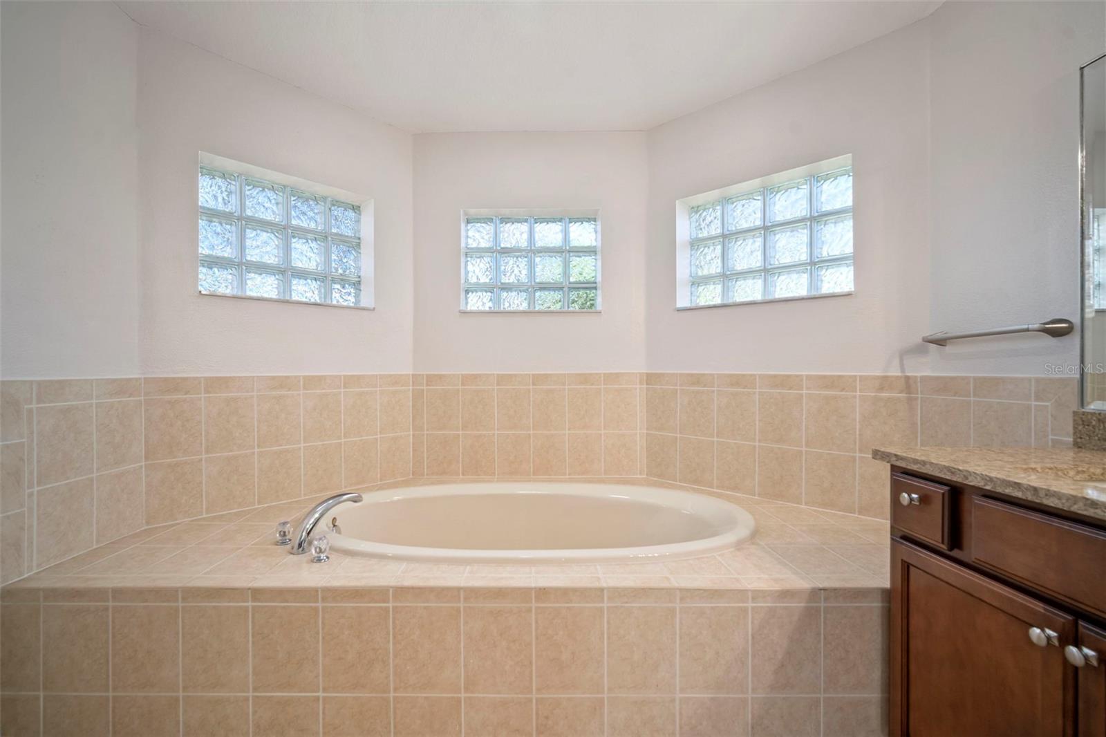Image 28 of 60 For 26730 Shoregrass Drive