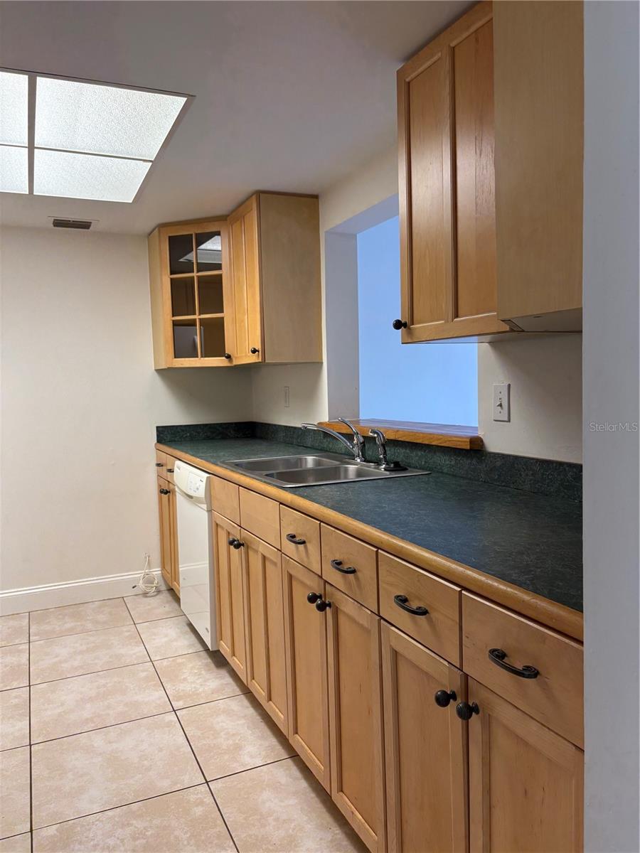 Image 3 of 9 For 720 100th Avenue N 202