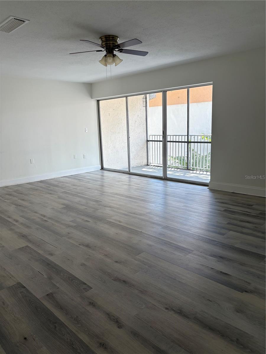 Image 4 of 9 For 720 100th Avenue N 202