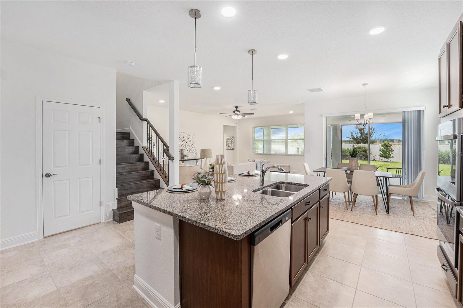Image 12 of 39 For 7815 Bronze Oak Drive