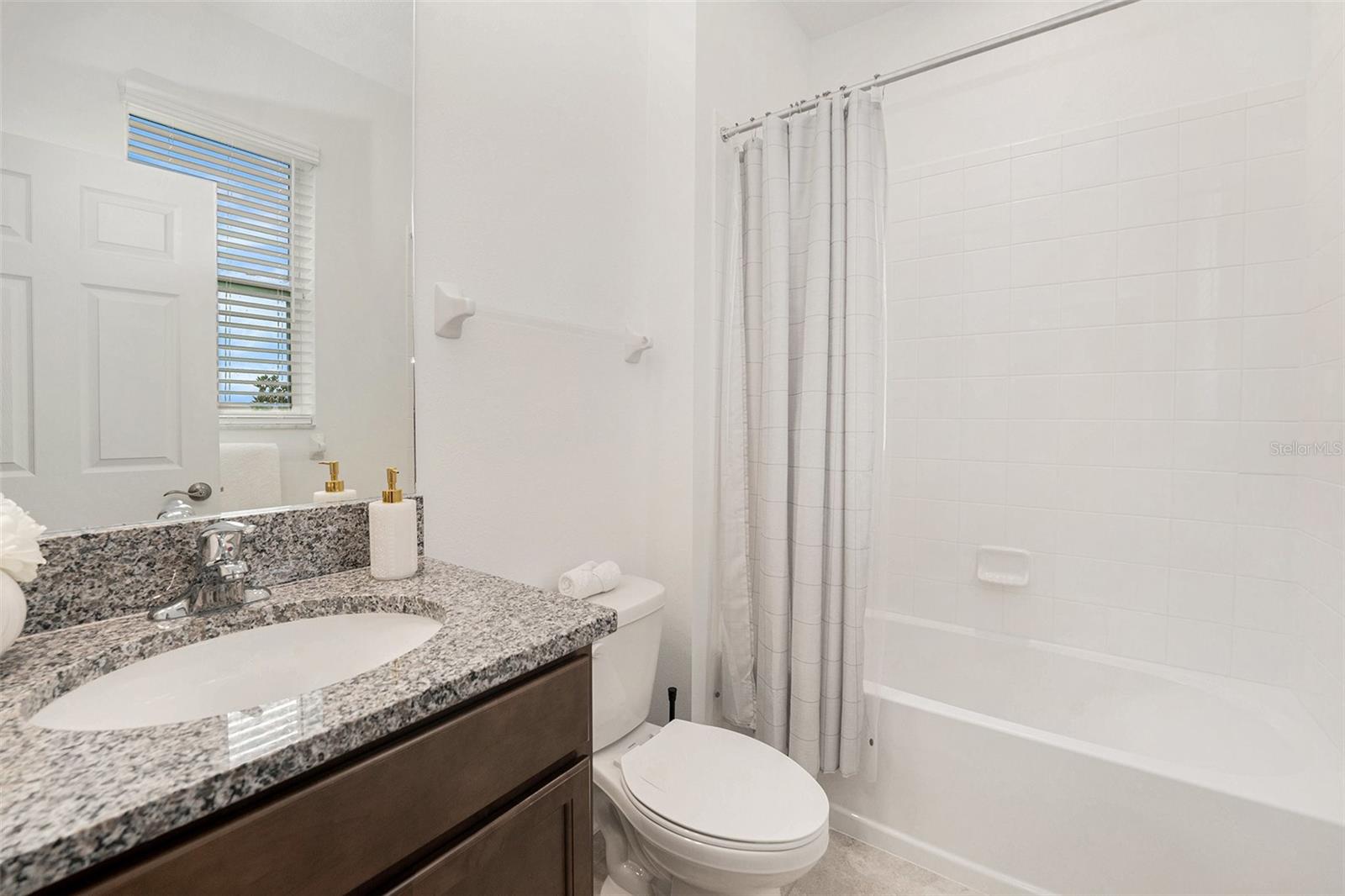 Image 15 of 39 For 7815 Bronze Oak Drive