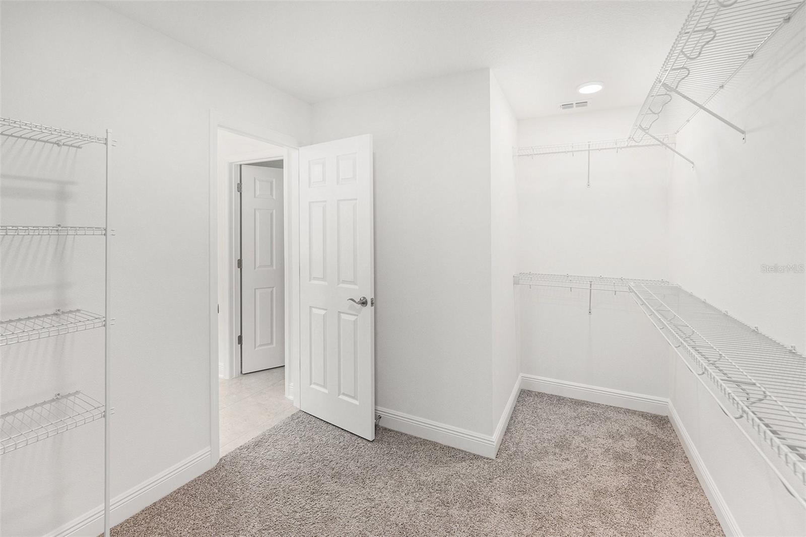 Image 19 of 39 For 7815 Bronze Oak Drive