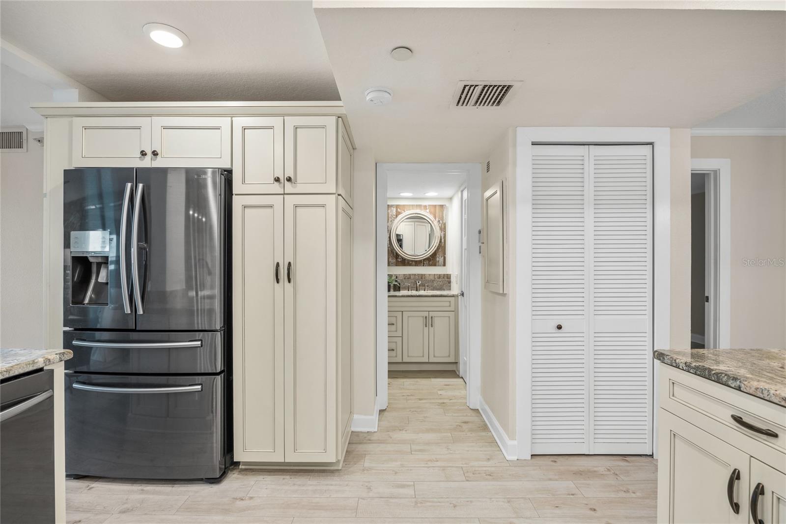 Listing photo id 8 for 17900 Gulf Boulevard 1e