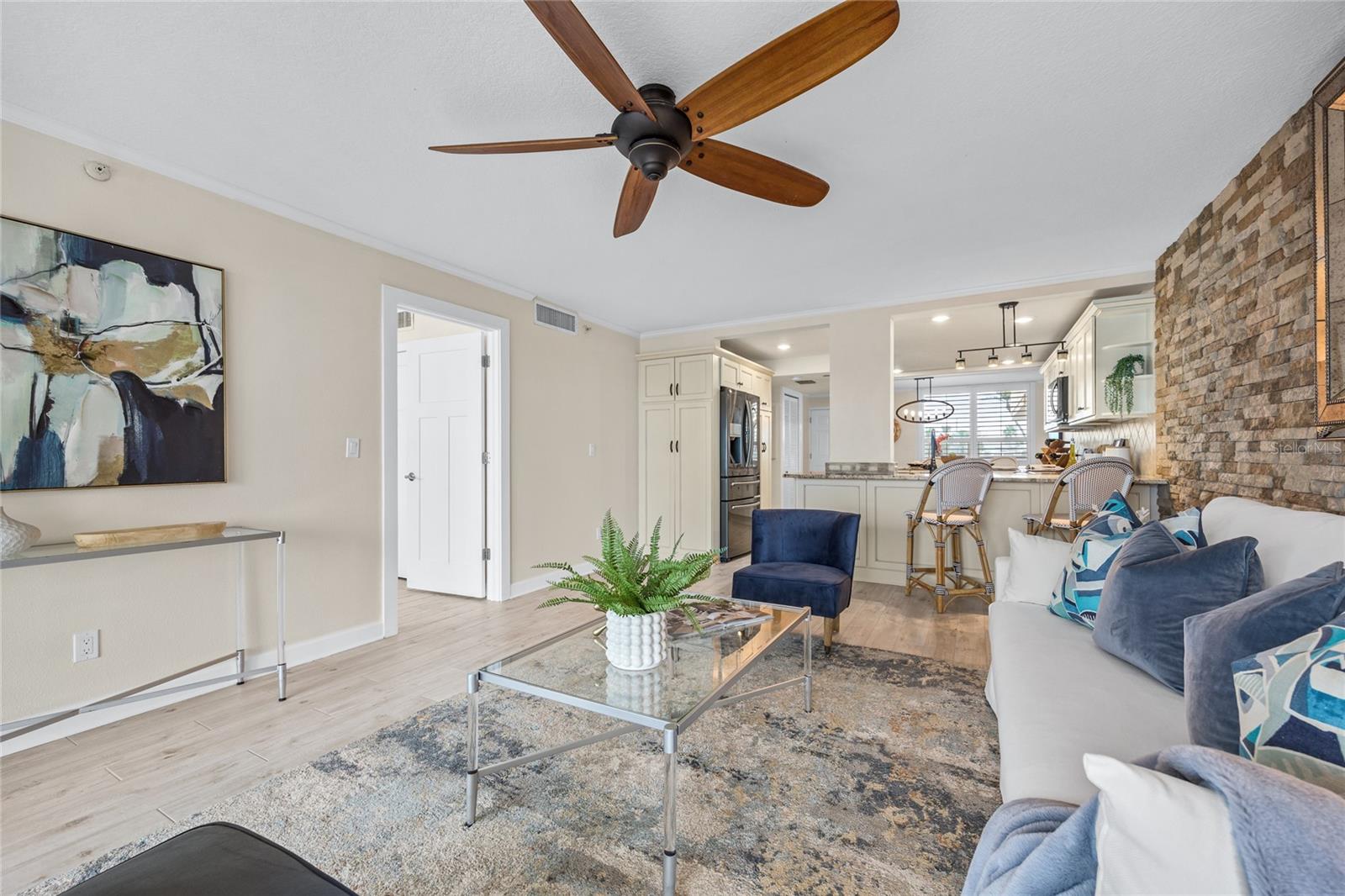 Listing photo id 12 for 17900 Gulf Boulevard 1e