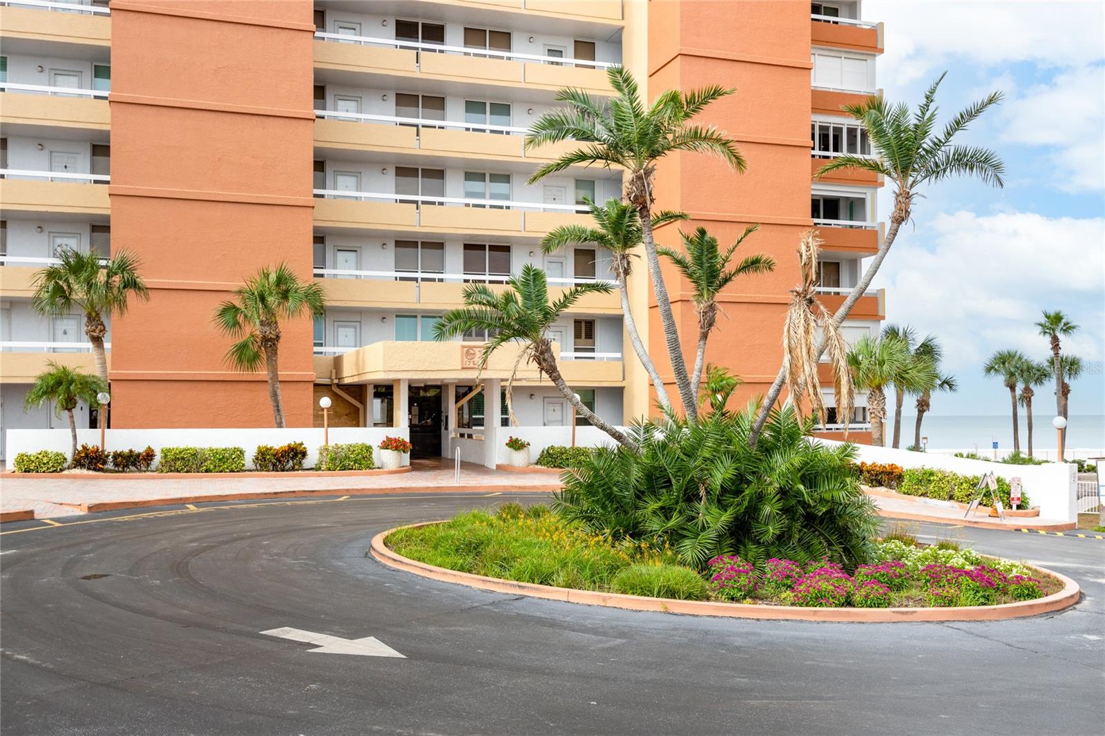 Listing photo id 0 for 17900 Gulf Boulevard 1e