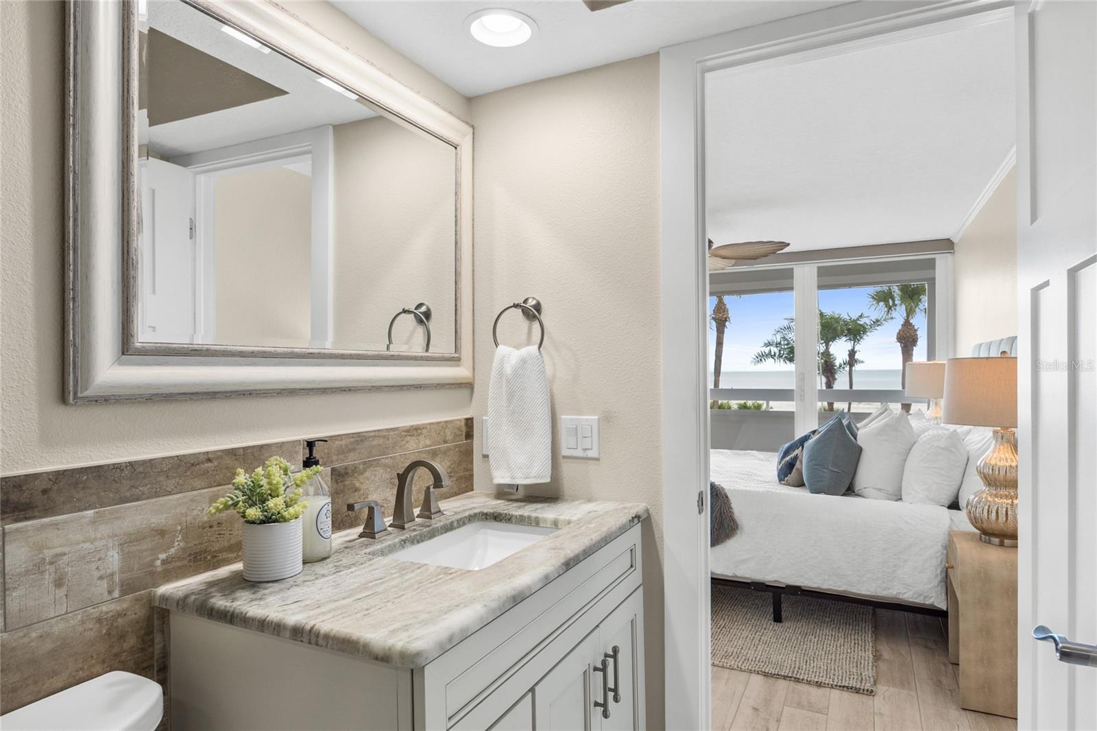 Listing photo id 21 for 17900 Gulf Boulevard 1e