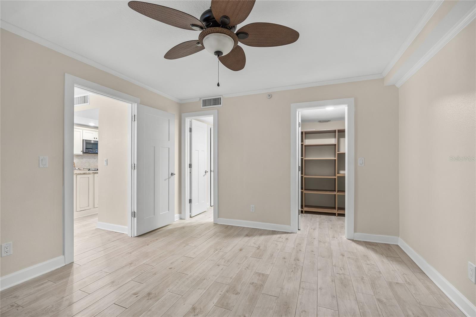 Listing photo id 22 for 17900 Gulf Boulevard 1e