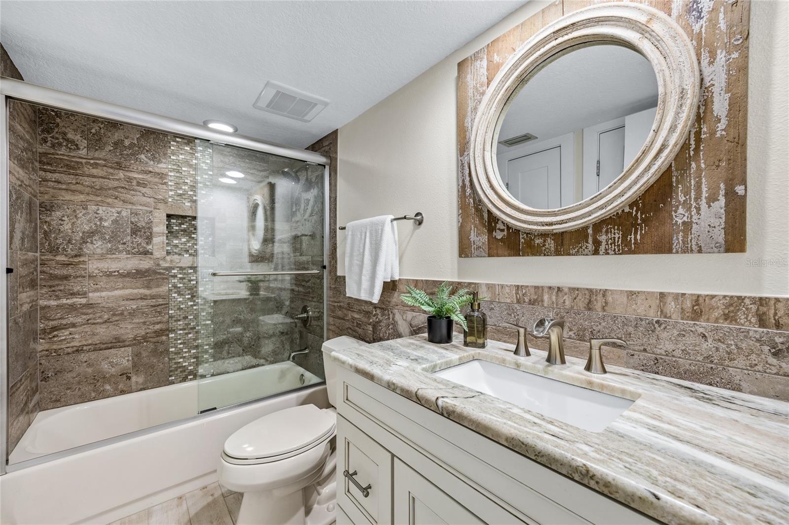 Listing photo id 25 for 17900 Gulf Boulevard 1e